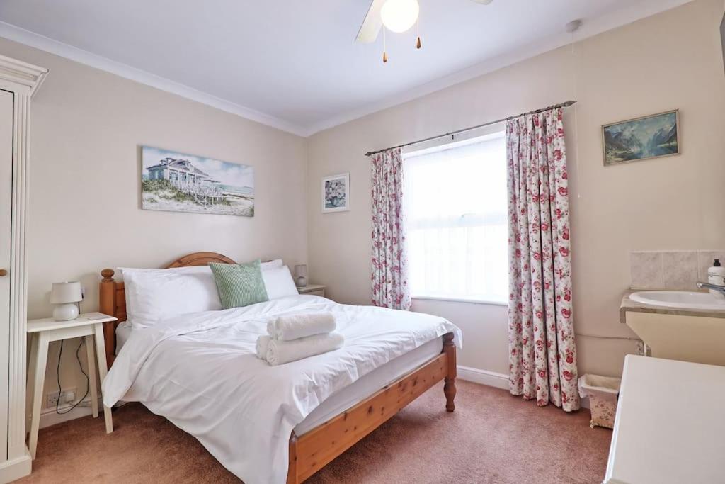 Walton Beach Holiday Lets view 5
