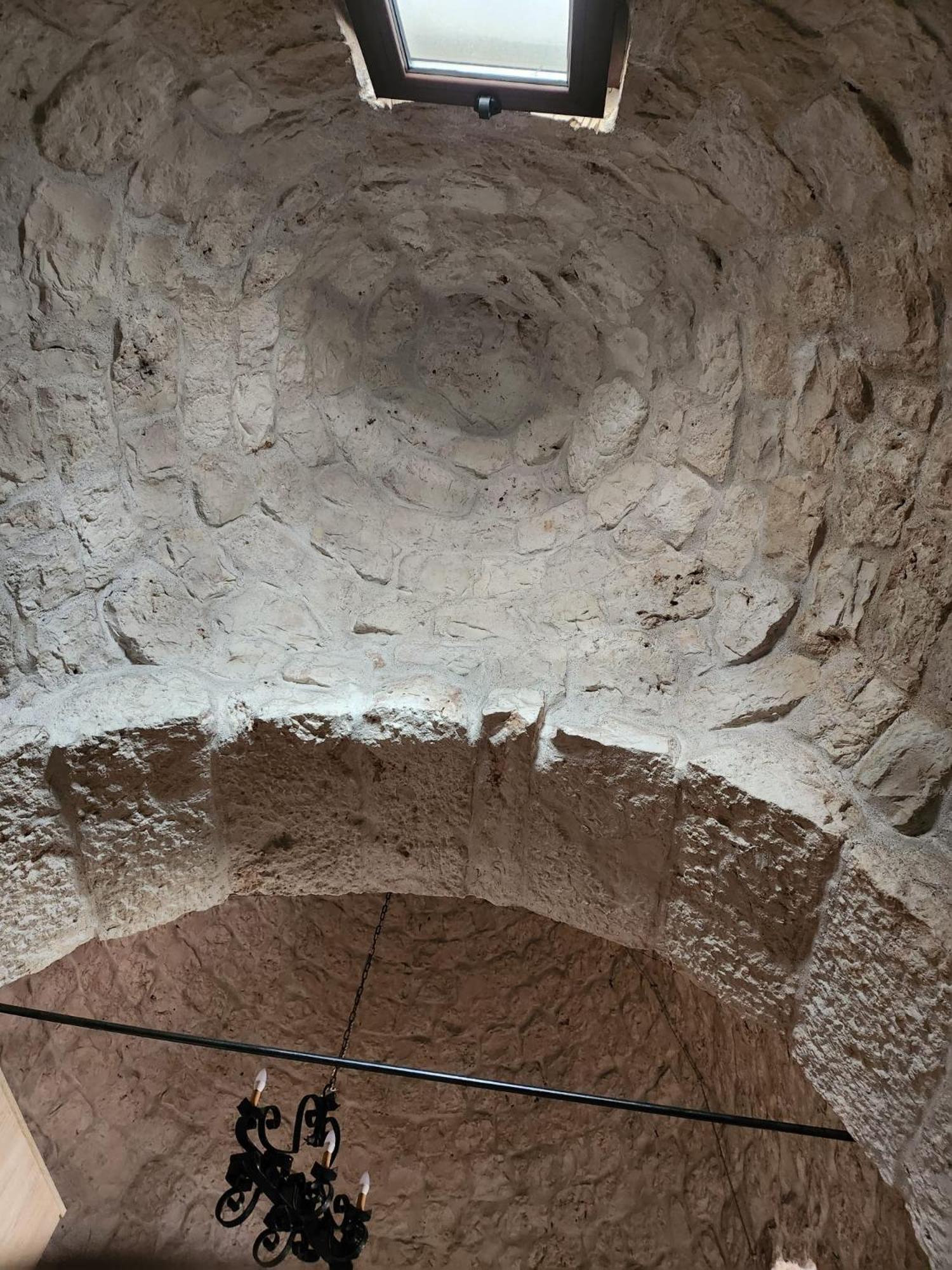 Trullo LuCe Ostuni view 3
