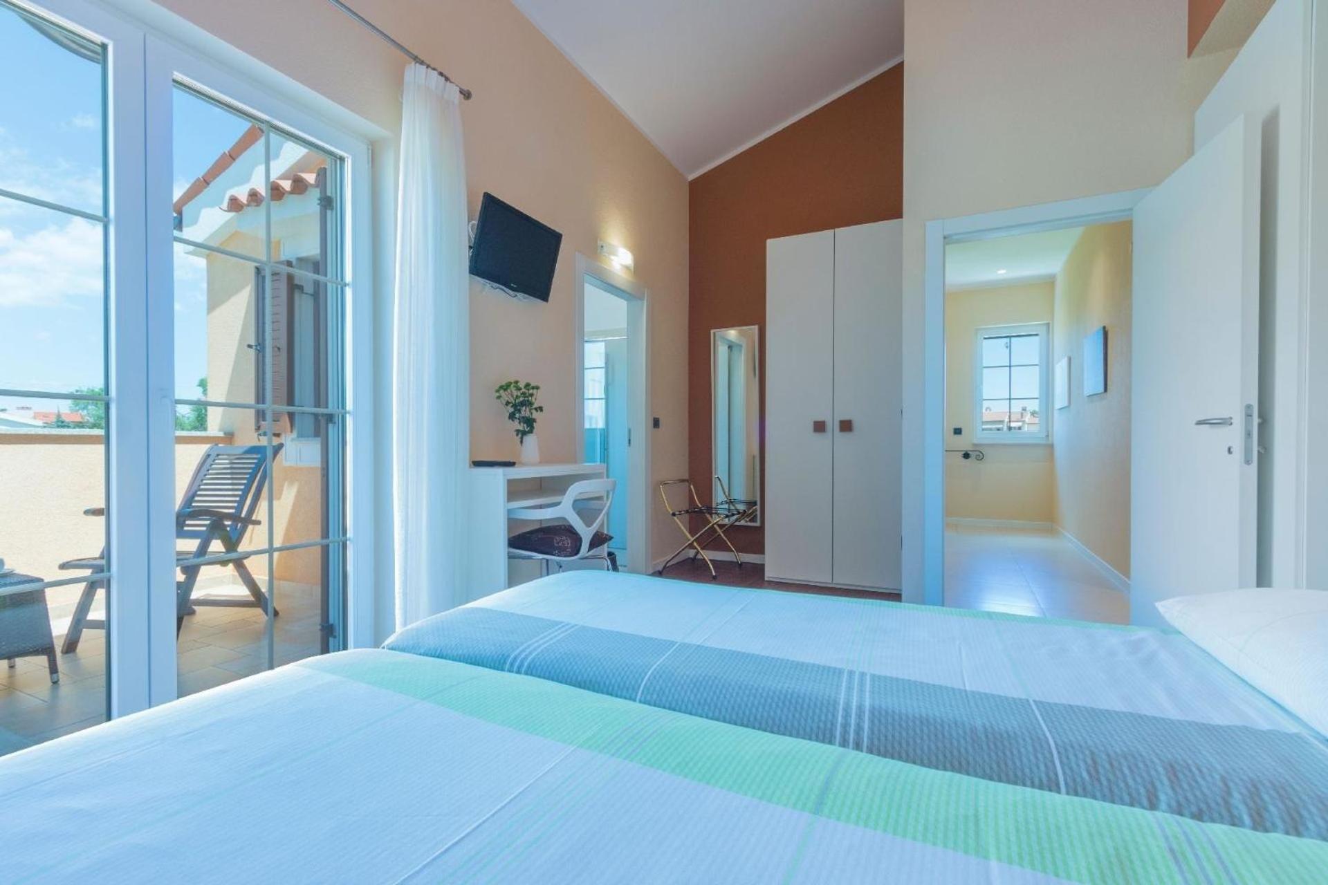 Ferienhaus in Pomer mit privatem beheizten Pool und Meerblick view 5