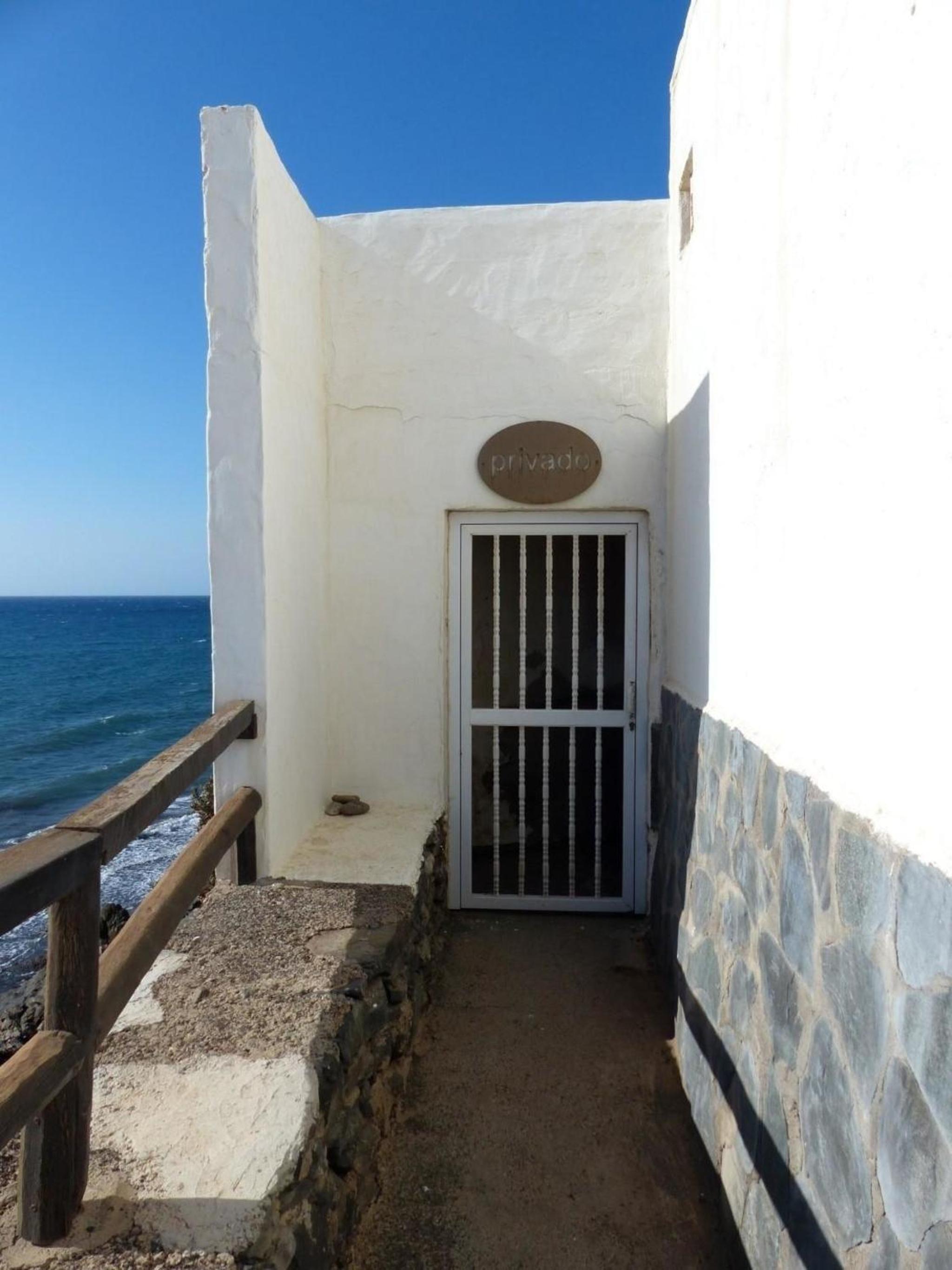 Bungalow Auf Einem Felsen Direkt Am Meer