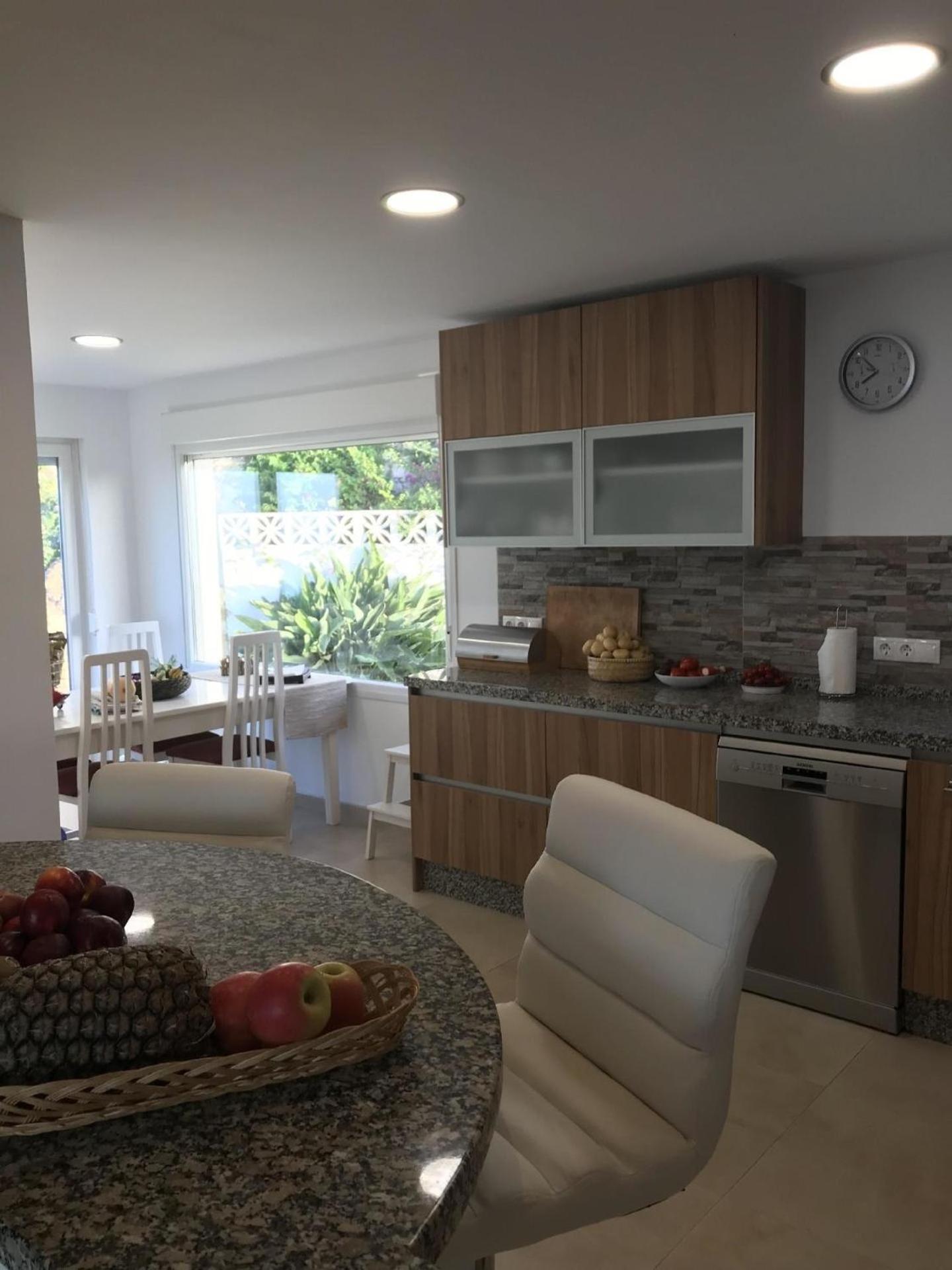 Sonnige Villa Bella Vista mit fantastischem Panoramablick und privaten Pool, exklusive Lage