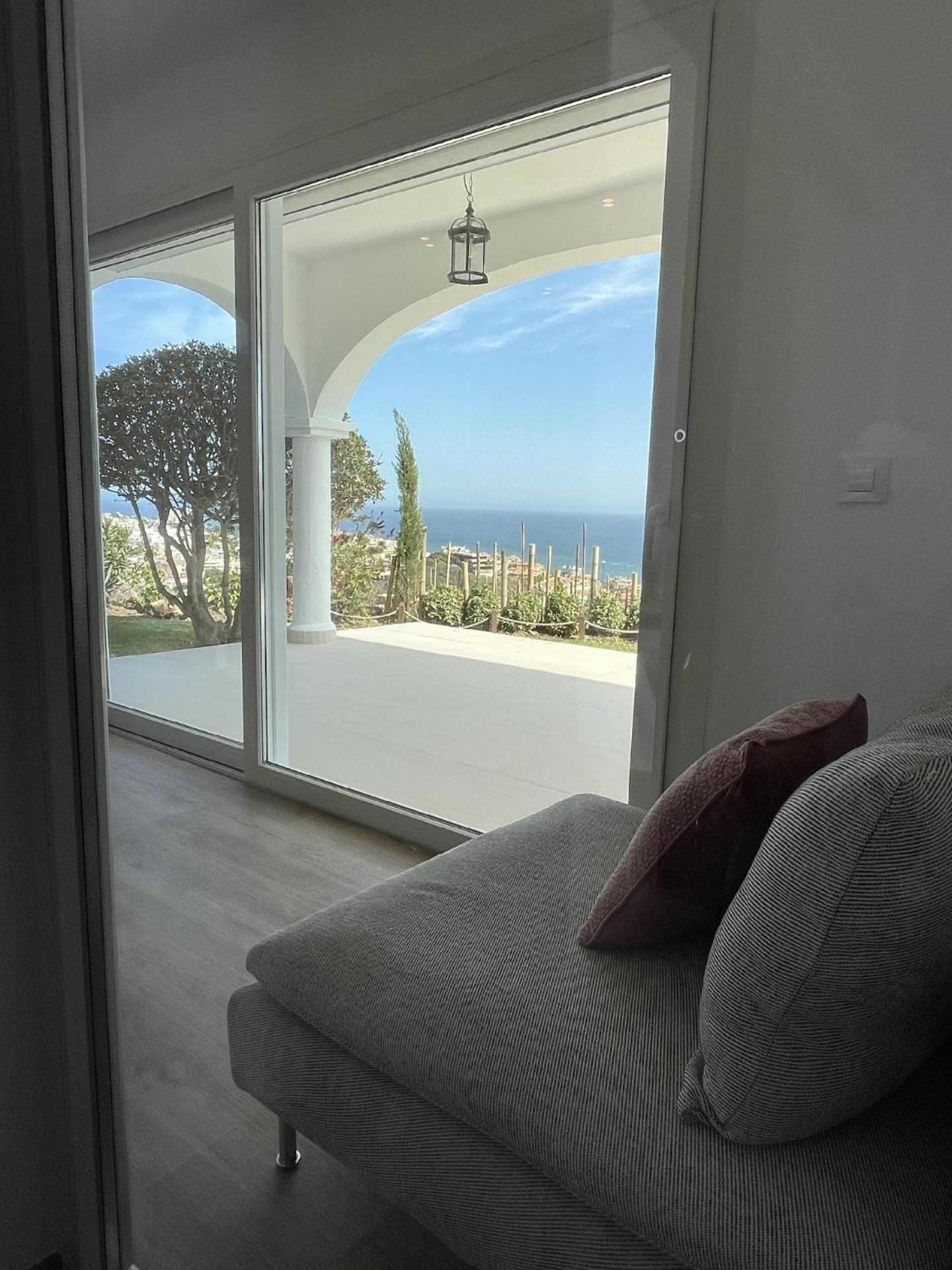 Sonnige Villa Bella Vista mit fantastischem Panoramablick und privaten Pool, exklusive Lage