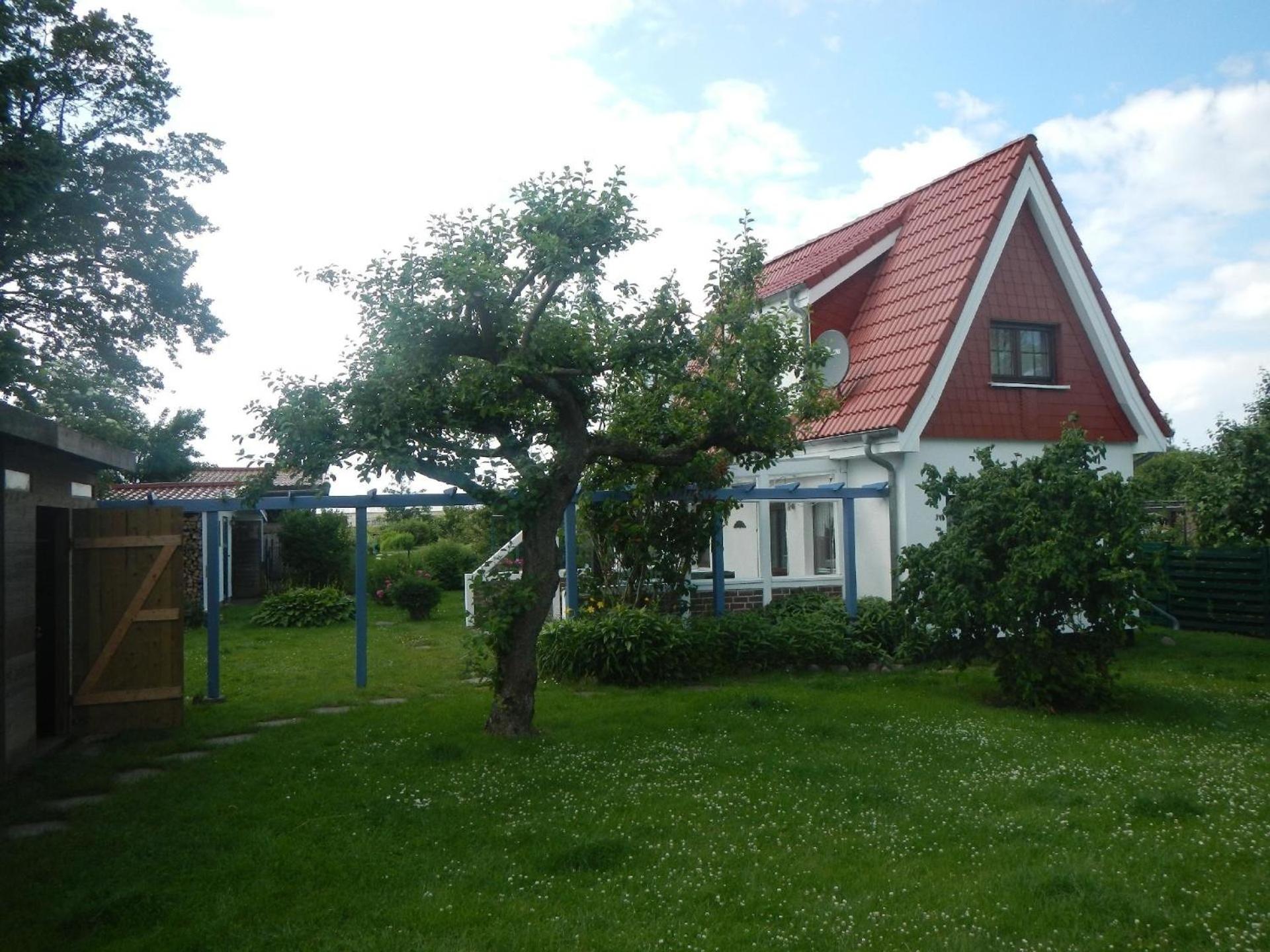 Behagliches Ferienhaus Mit Garten Und Terrasse