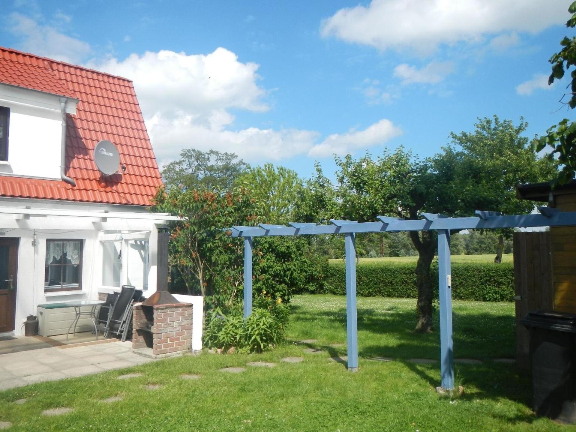 Behagliches Ferienhaus Mit Garten Und Terrasse