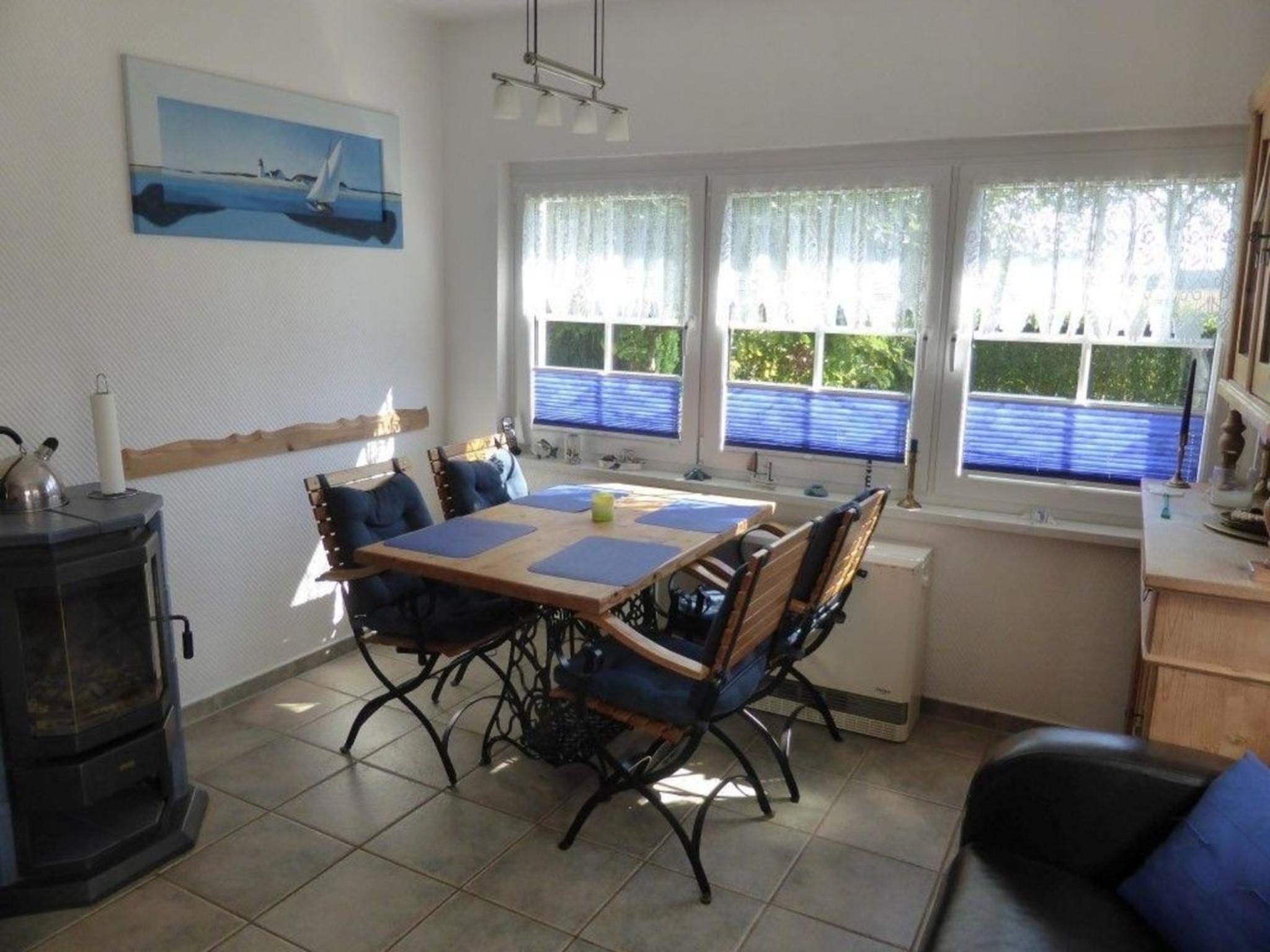 Behagliches Ferienhaus Mit Garten Und Terrasse