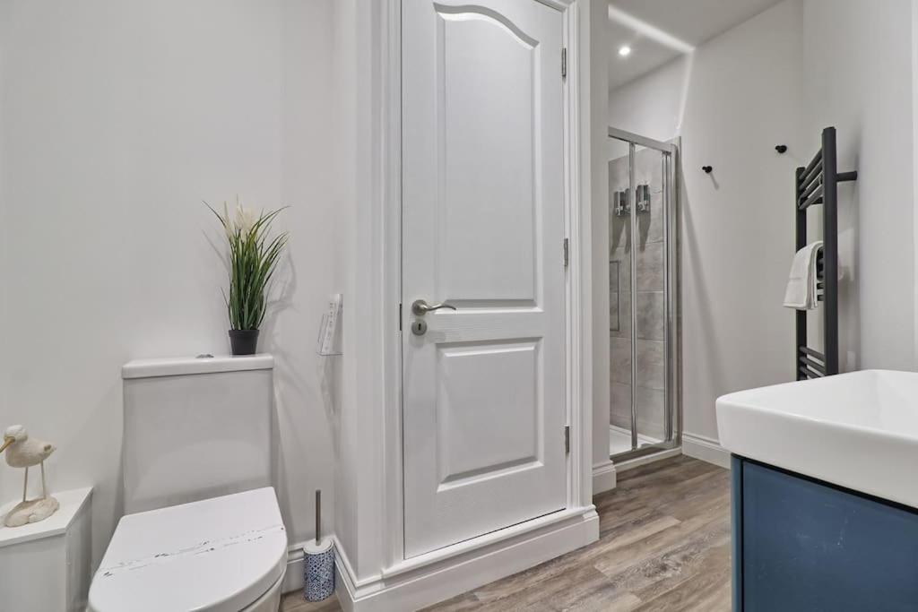 Coastal Nest - Premium flat,3 Minutes to the Beach view 2