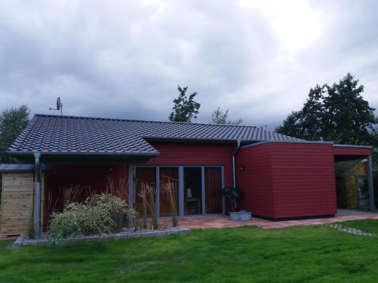 Ferienhaus am kleinen See mit Steg, Garten und Terrasse view 4
