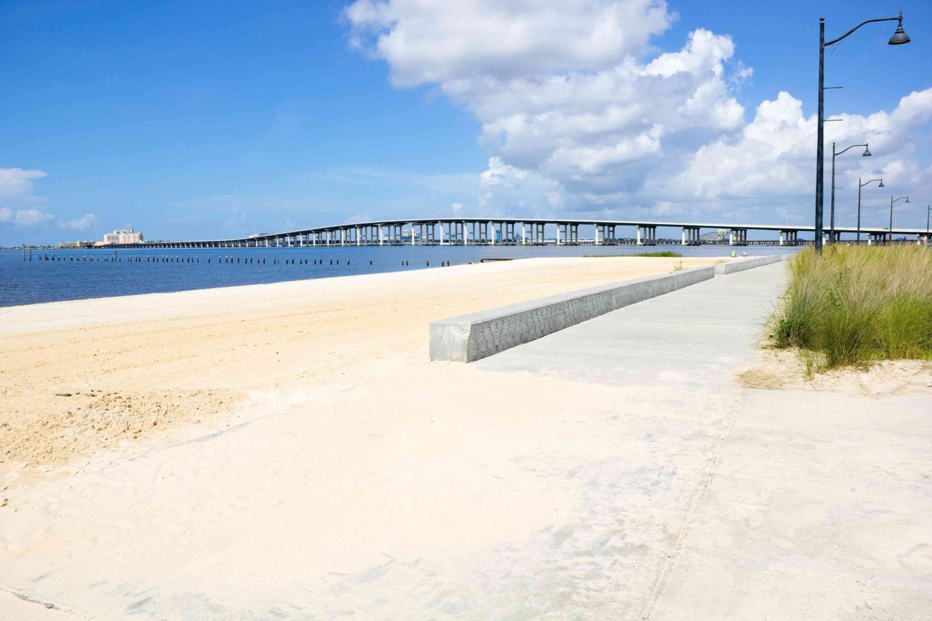 Ocean Springs Cottage-Bring your Boat! 2 Bedroom 2 Bath Sleeps 4 Max view 3