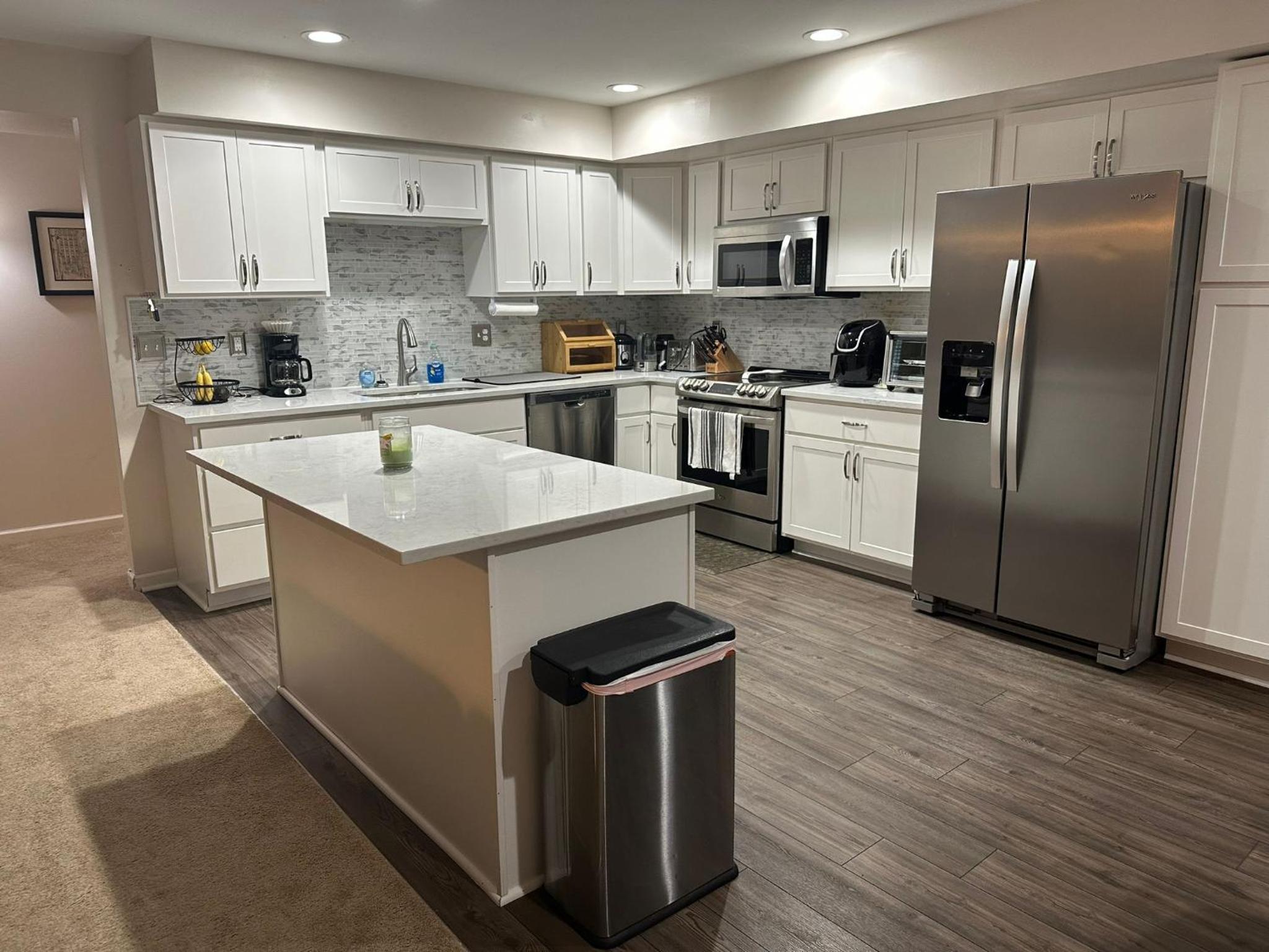 Whole House - HUGE, Modern & New Niagara Shoreline Home Rental view 3