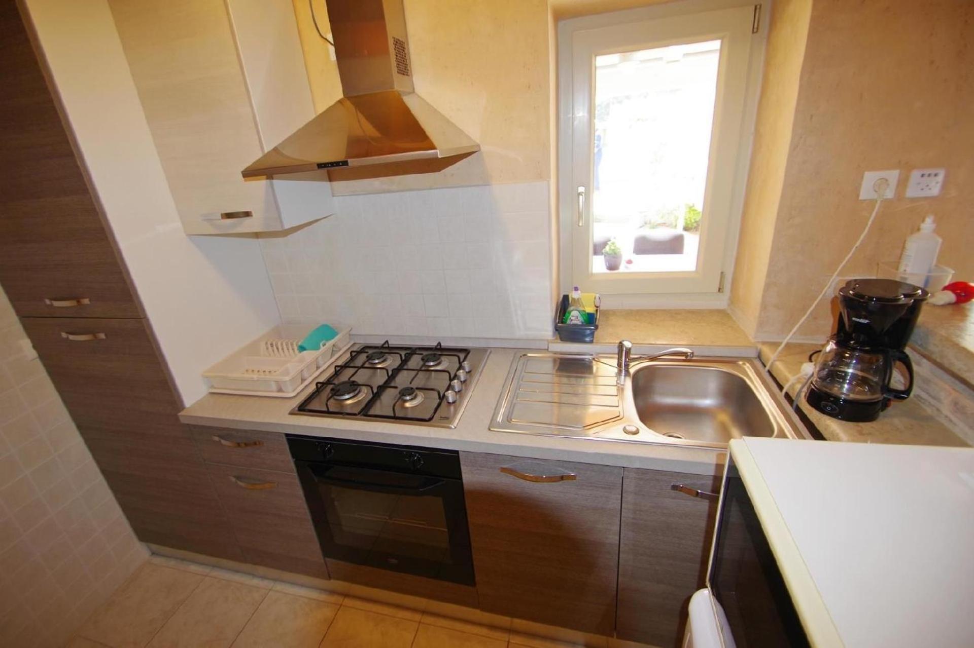 Ferienhaus in Kavran mit Terrasse, Garten und Grill
