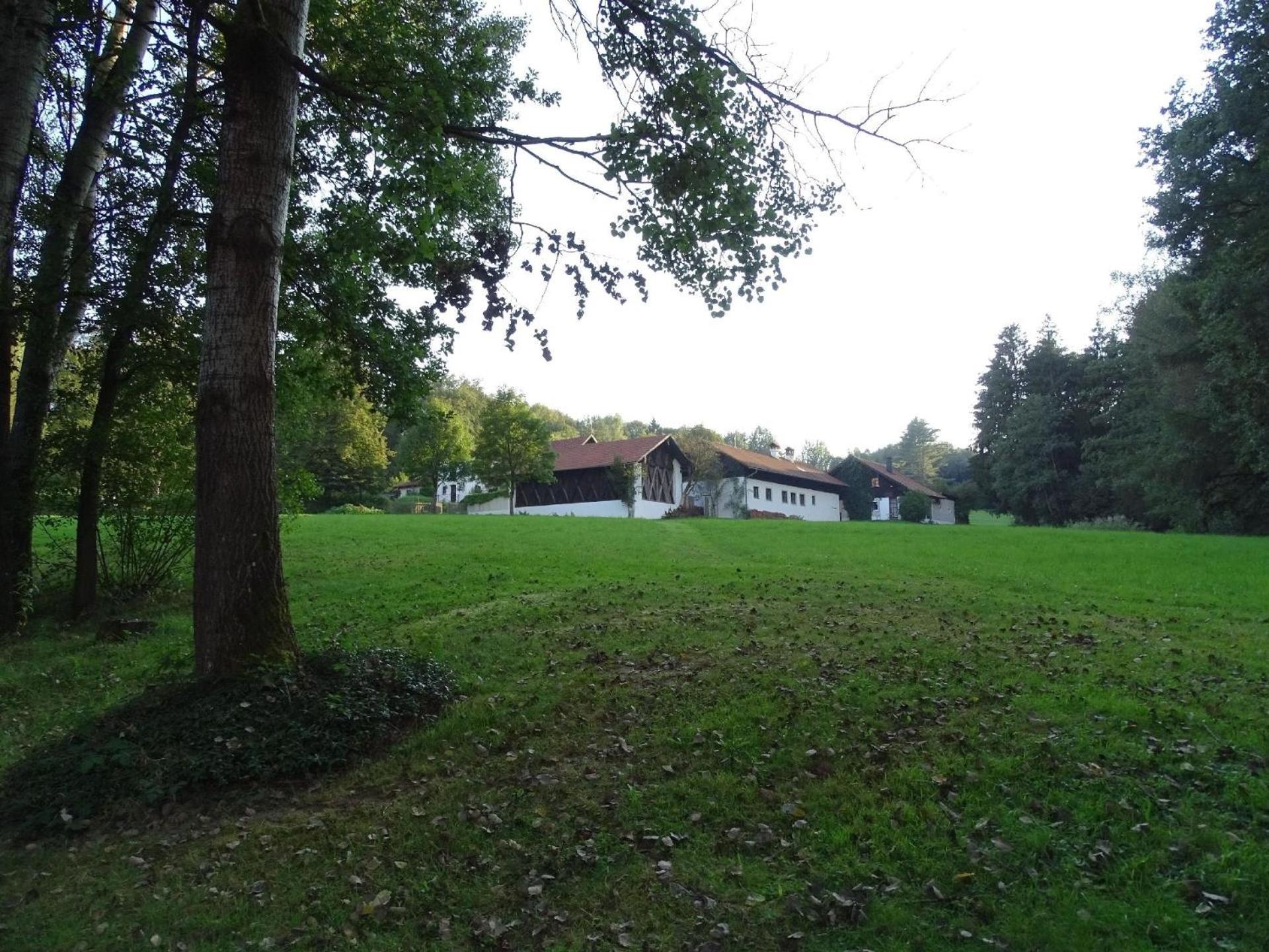 Ferienhaus für drei Personen mit Terrasse und eigenem Gartenanteil