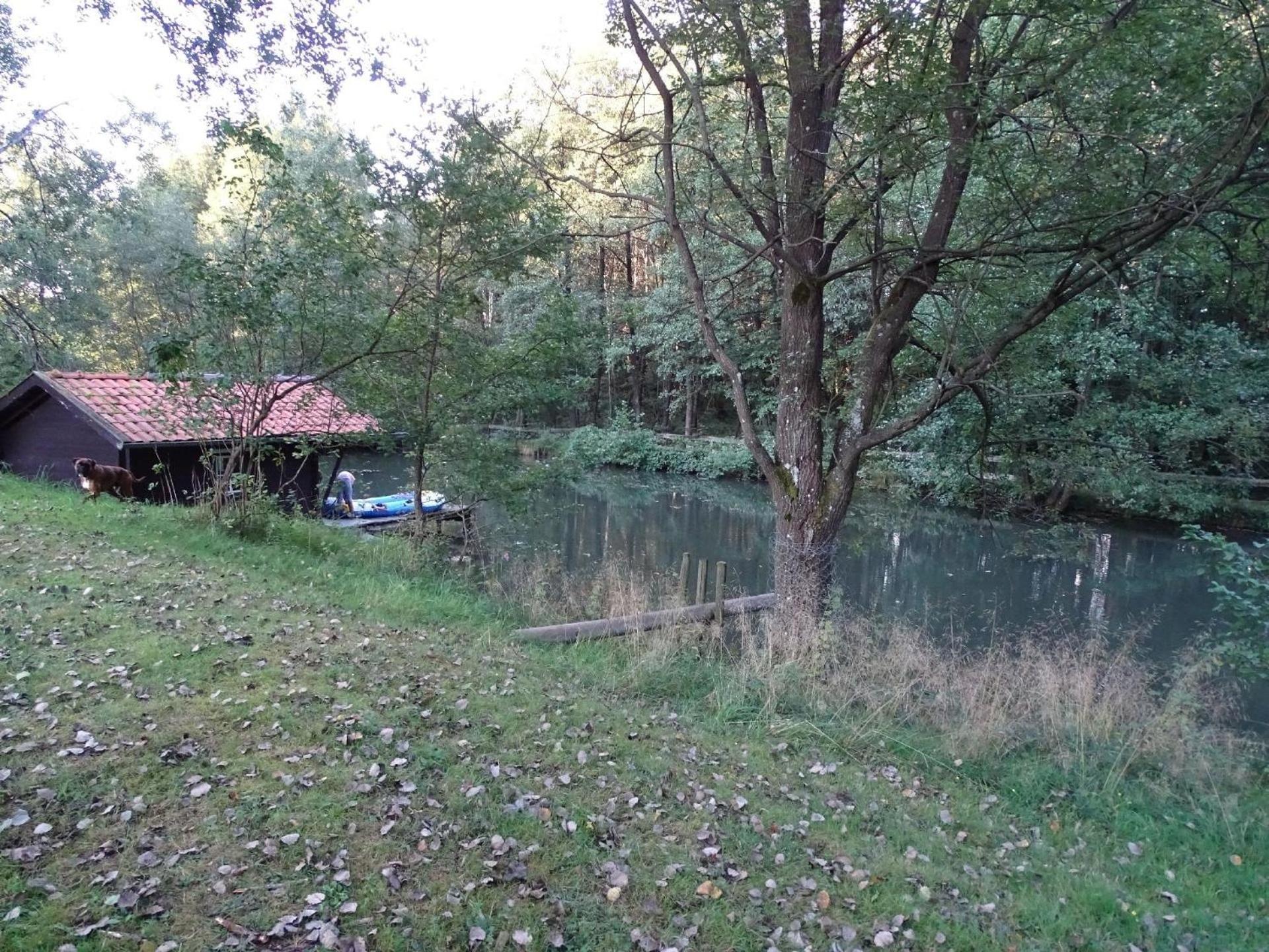 Ferienhaus für drei Personen mit Terrasse und eigenem Gartenanteil