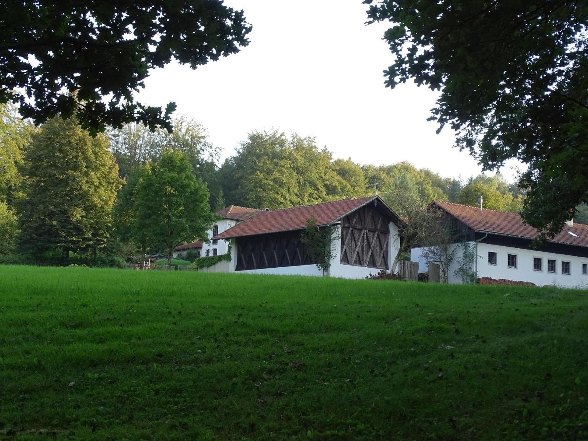 Ferienhaus für drei Personen mit Terrasse und eigenem Gartenanteil