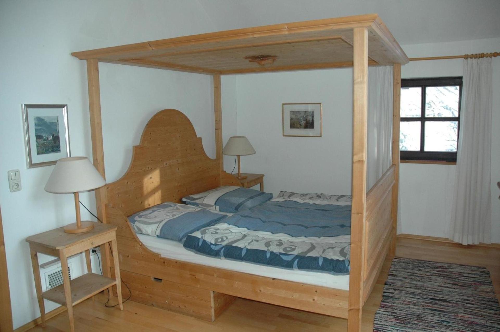 Ferienhaus für drei Personen mit Terrasse und eigenem Gartenanteil