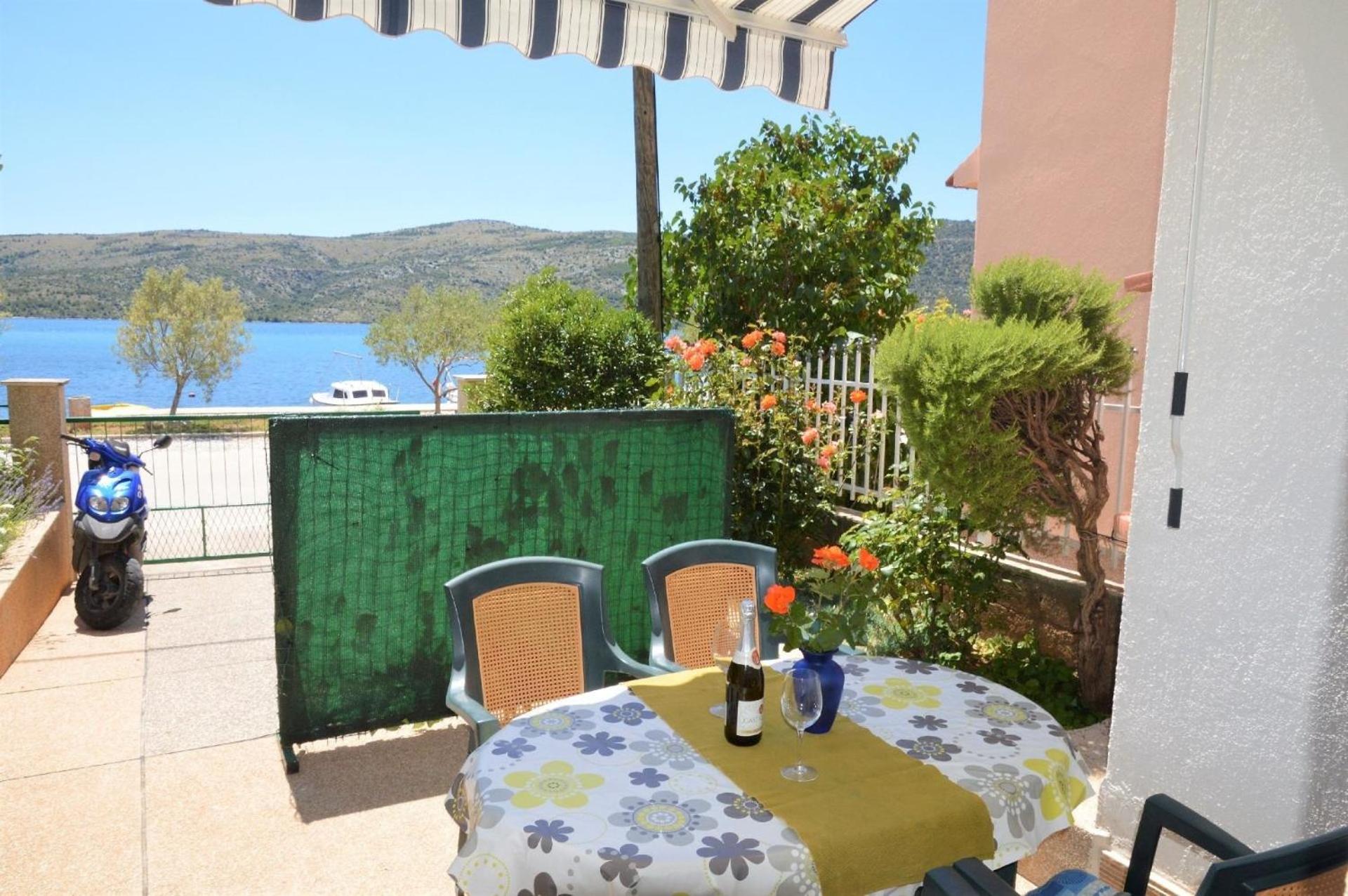 Wohnung In Poljica Mit Garten Und Terrasse