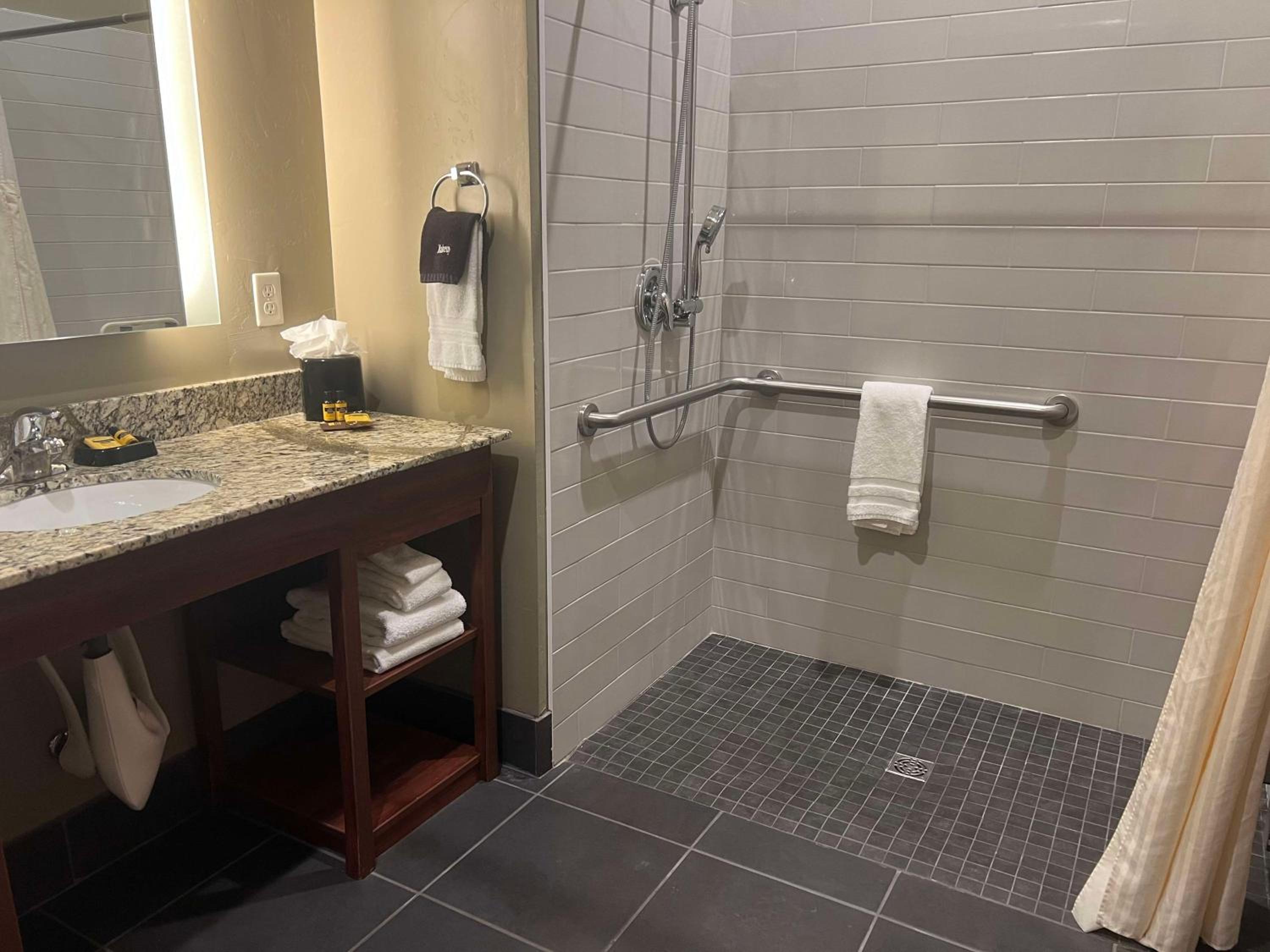 Best Western Plus Landmark Hotel - Property Image 10