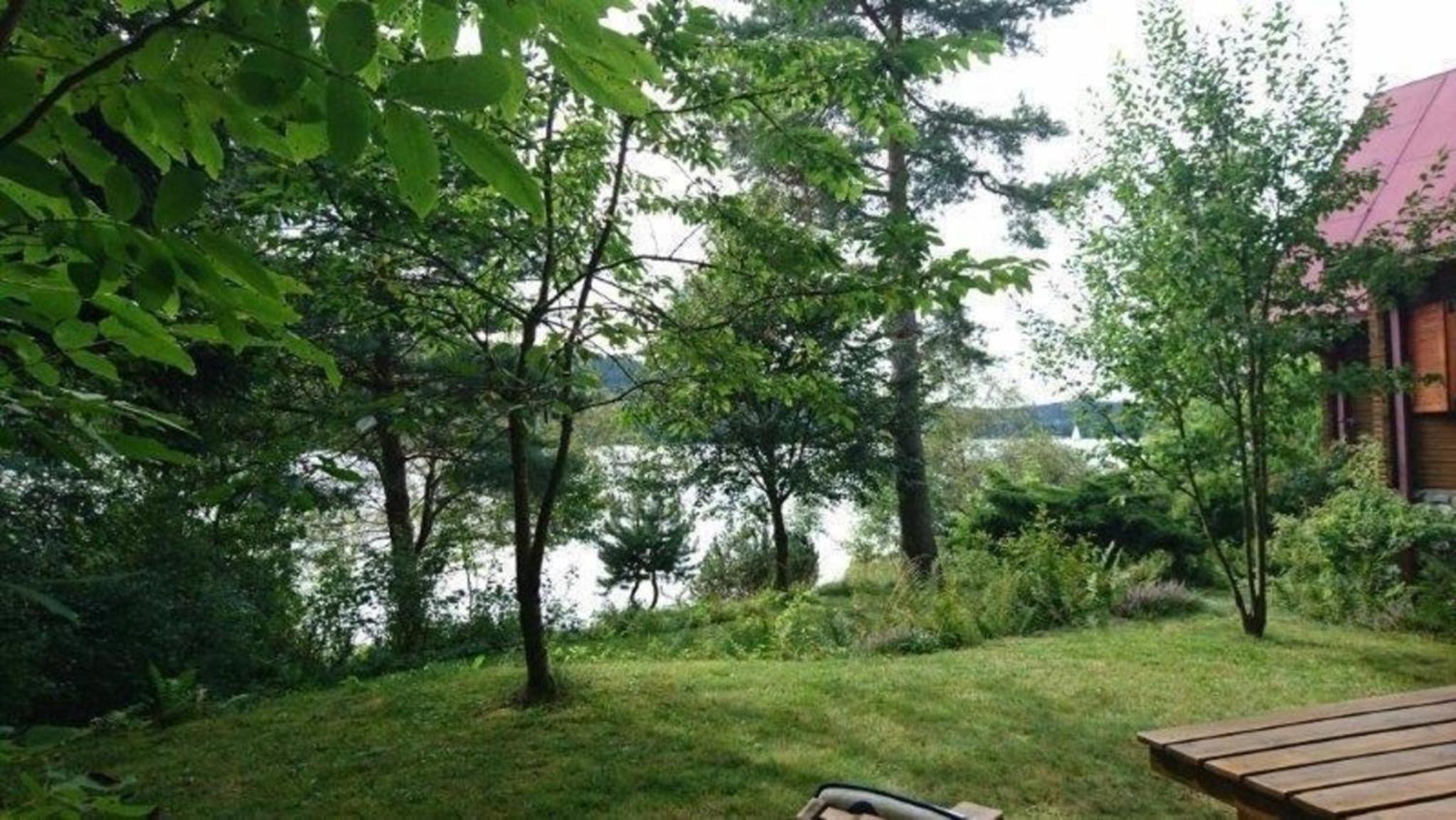 Ferienhaus direkt am See mit Garten und Parkplatz