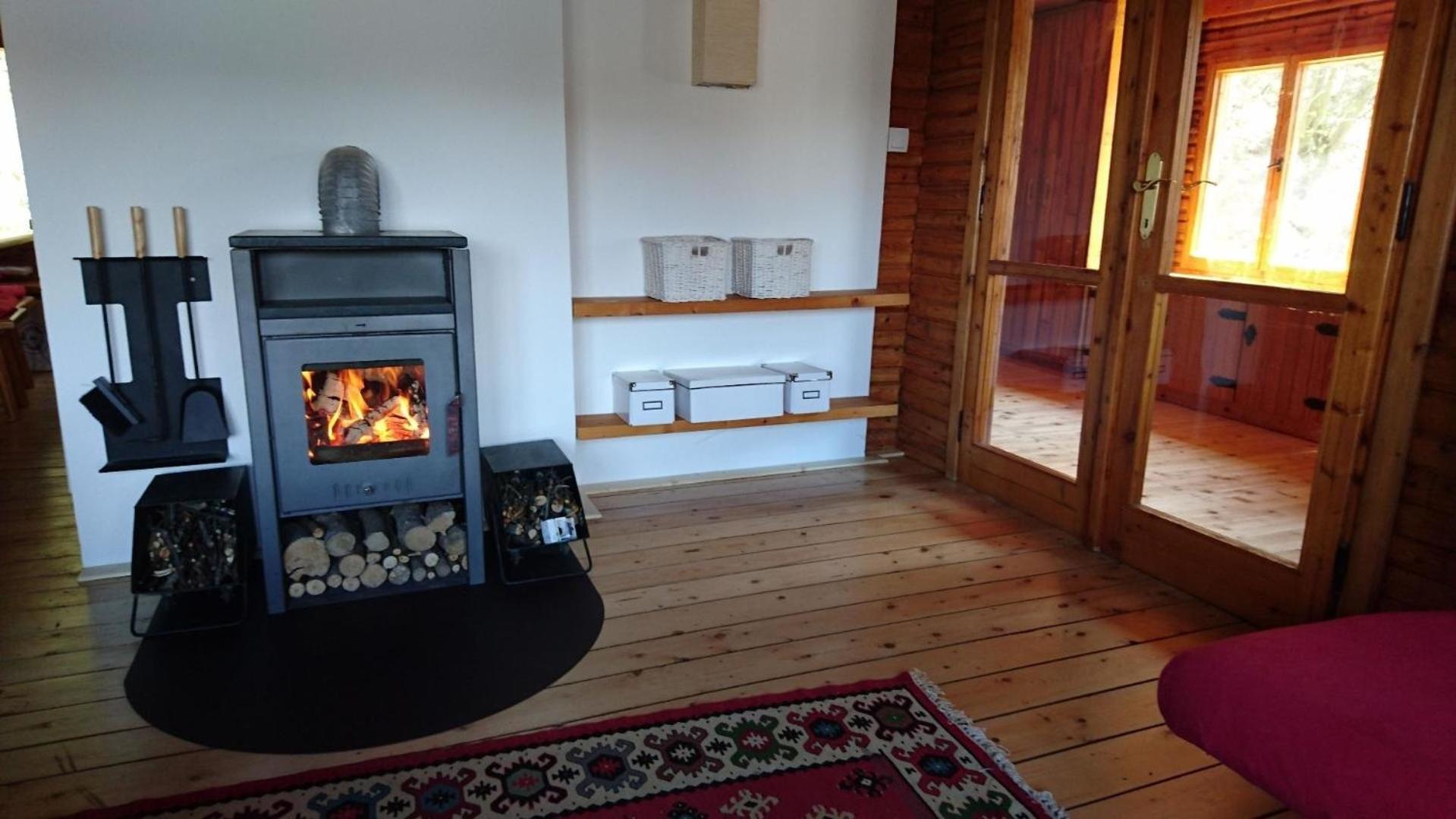 Ferienhaus direkt am See mit Garten und Parkplatz