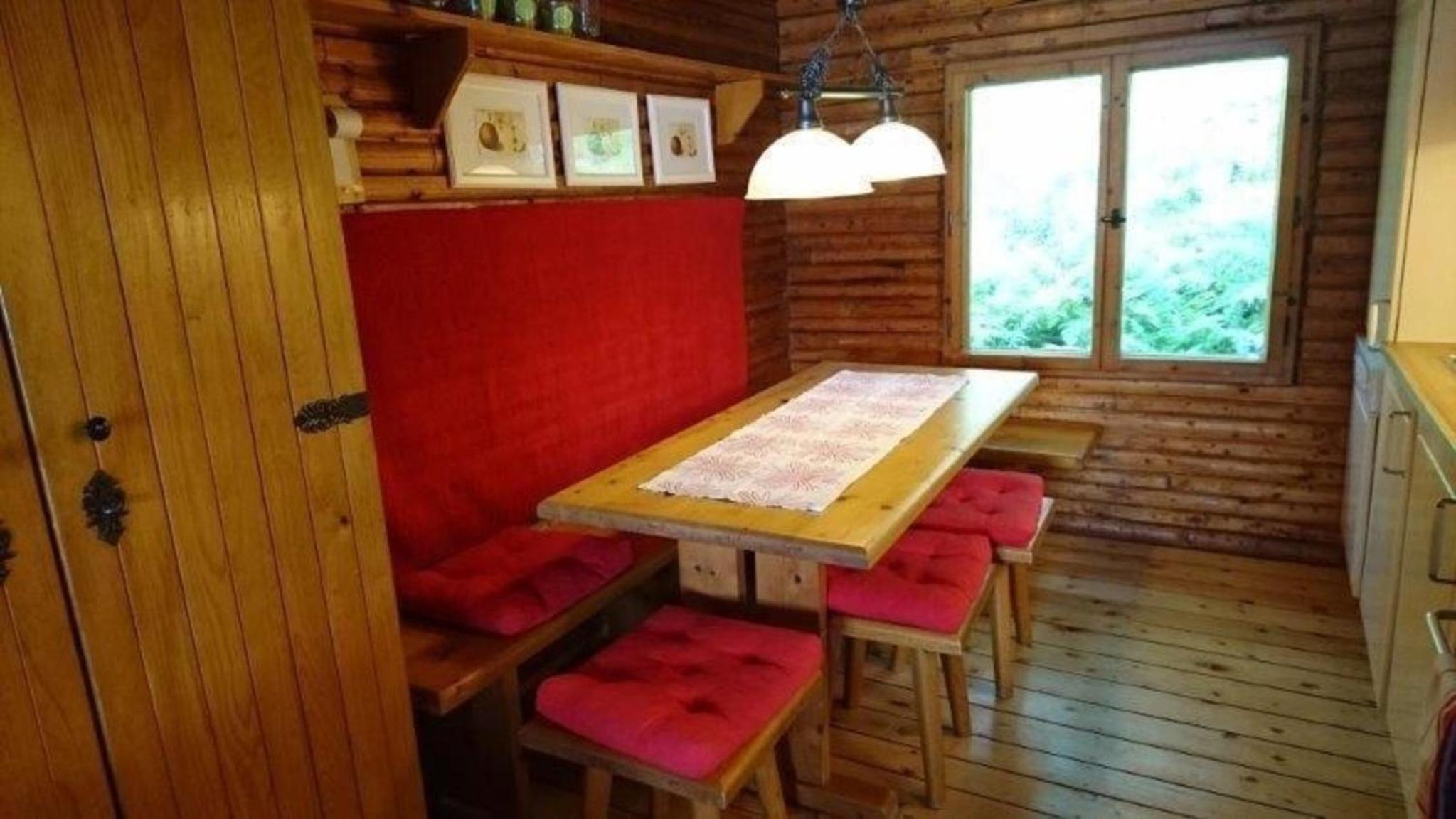 Ferienhaus direkt am See mit Garten und Parkplatz