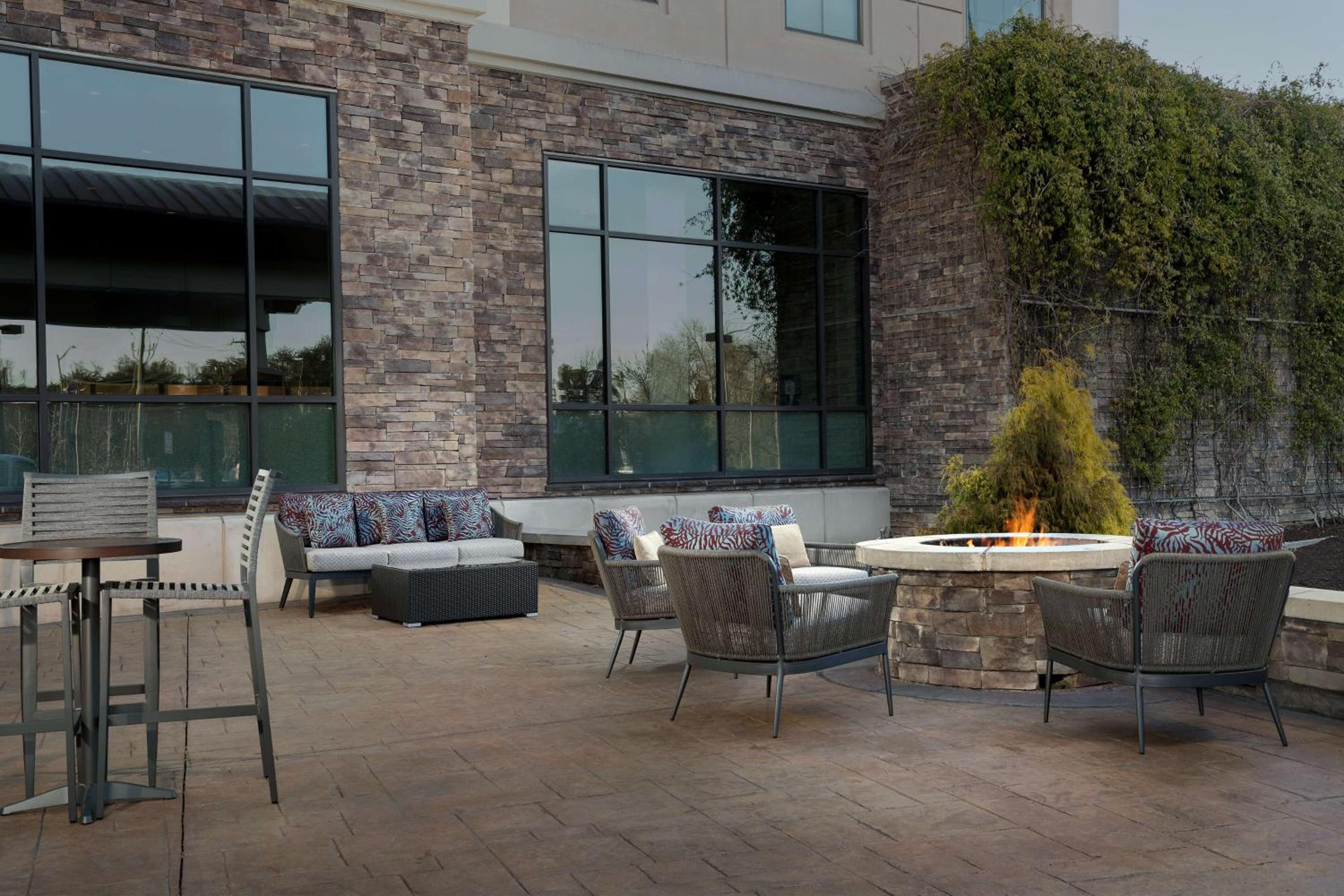 Springfield Vacations - Embassy Suites Springfield - Property Image 34