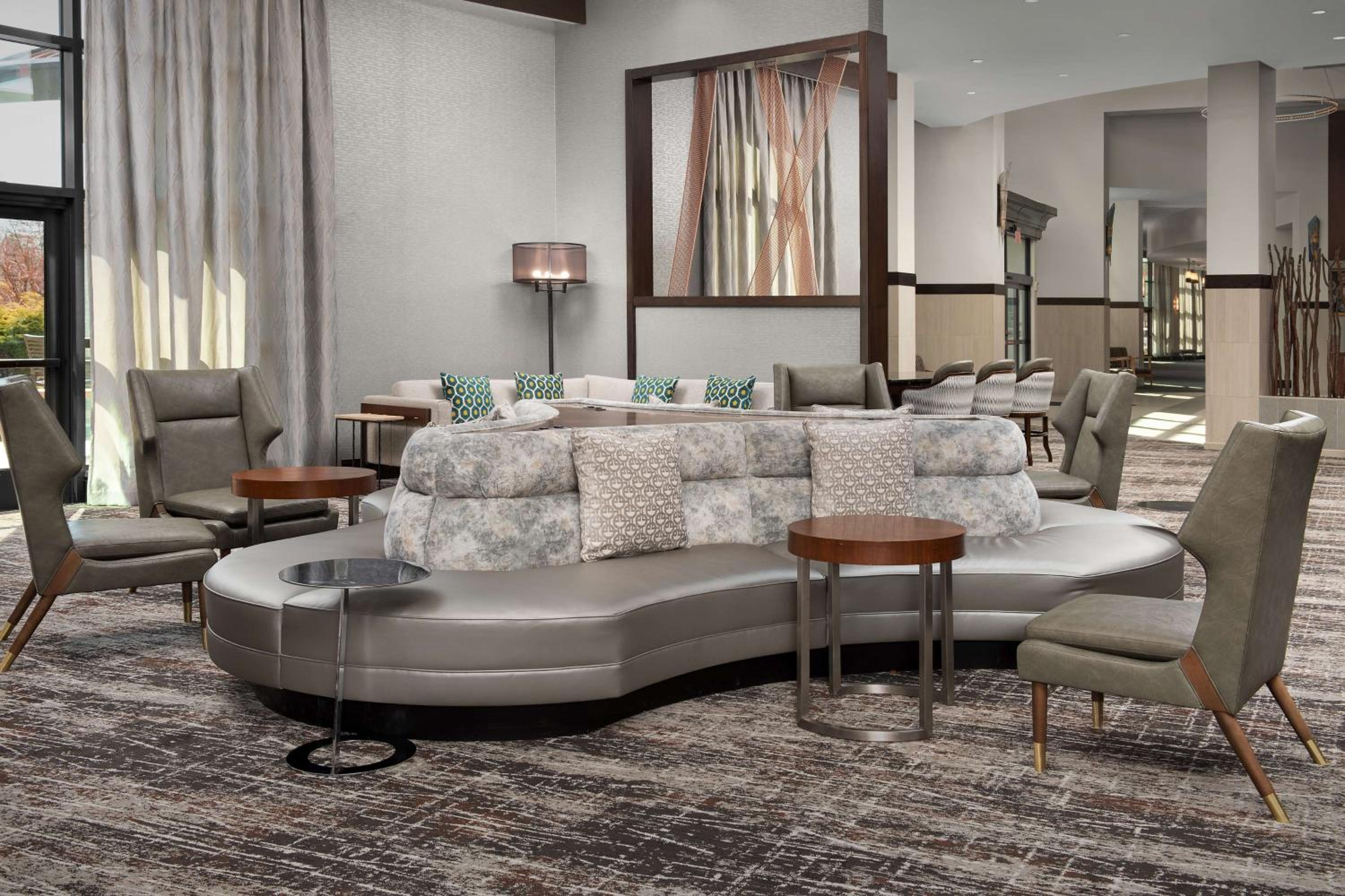 Springfield Vacations - Embassy Suites Springfield - Property Image 20