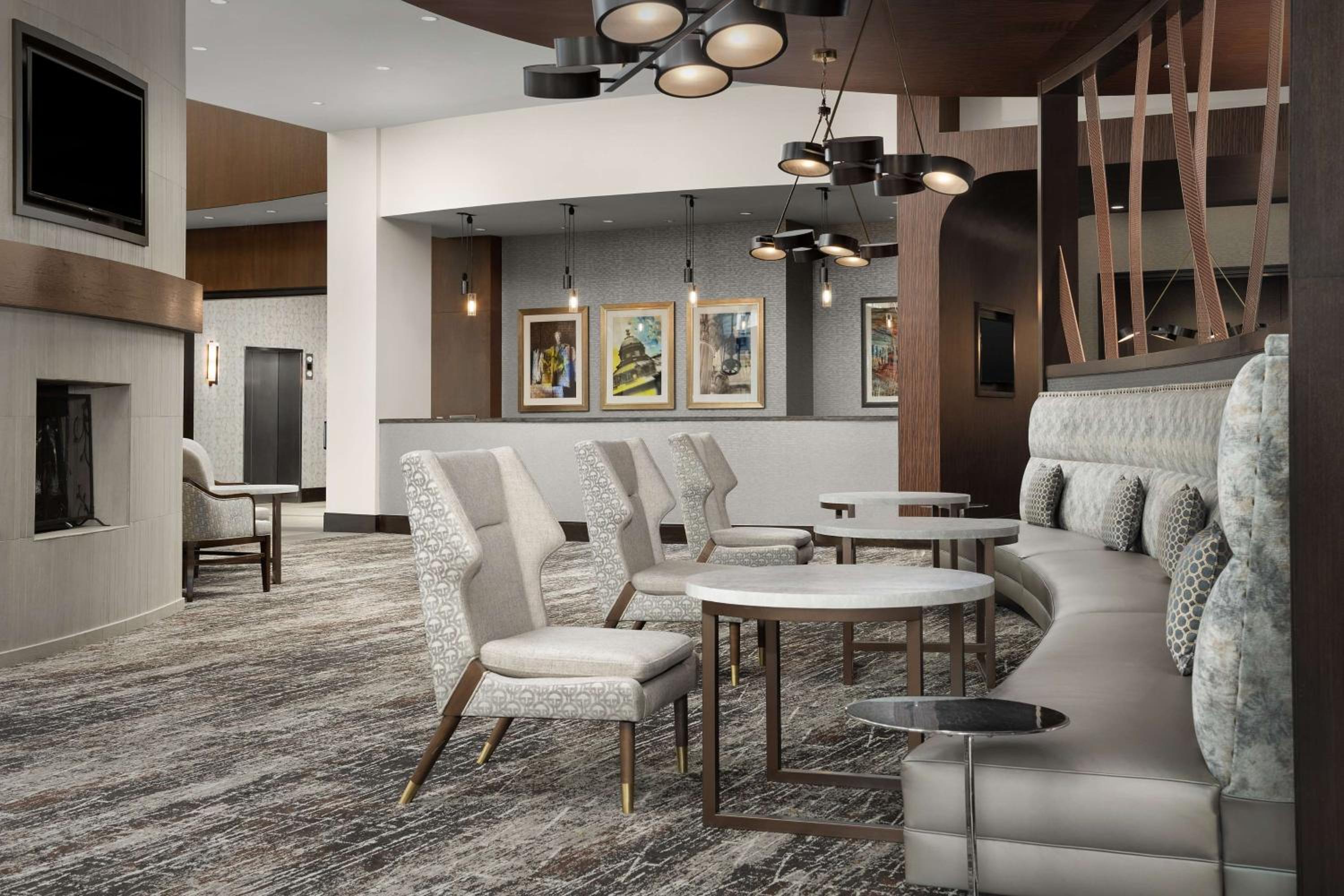 Springfield Vacations - Embassy Suites Springfield - Property Image 19