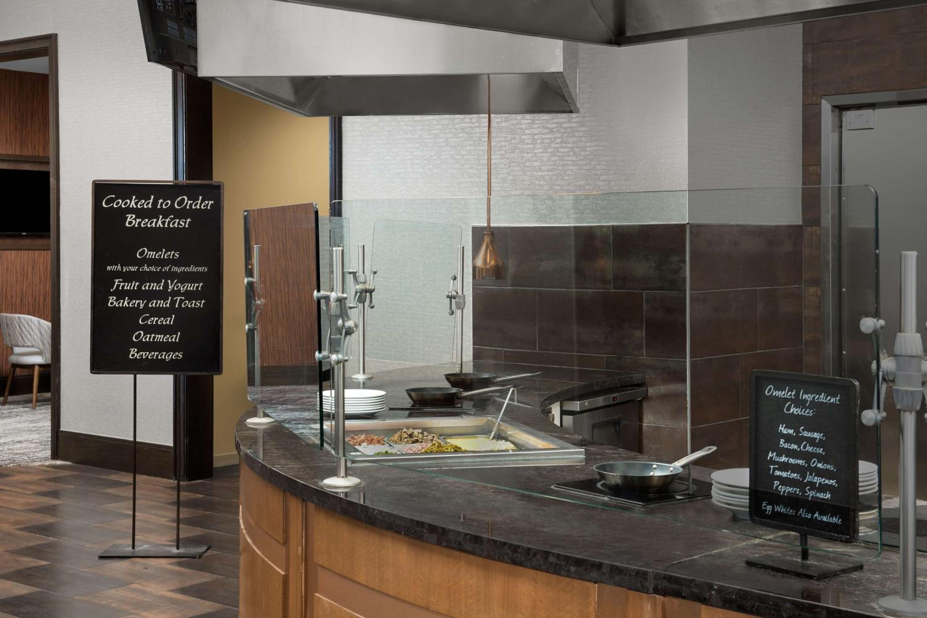 Springfield Vacations - Embassy Suites Springfield - Property Image 16