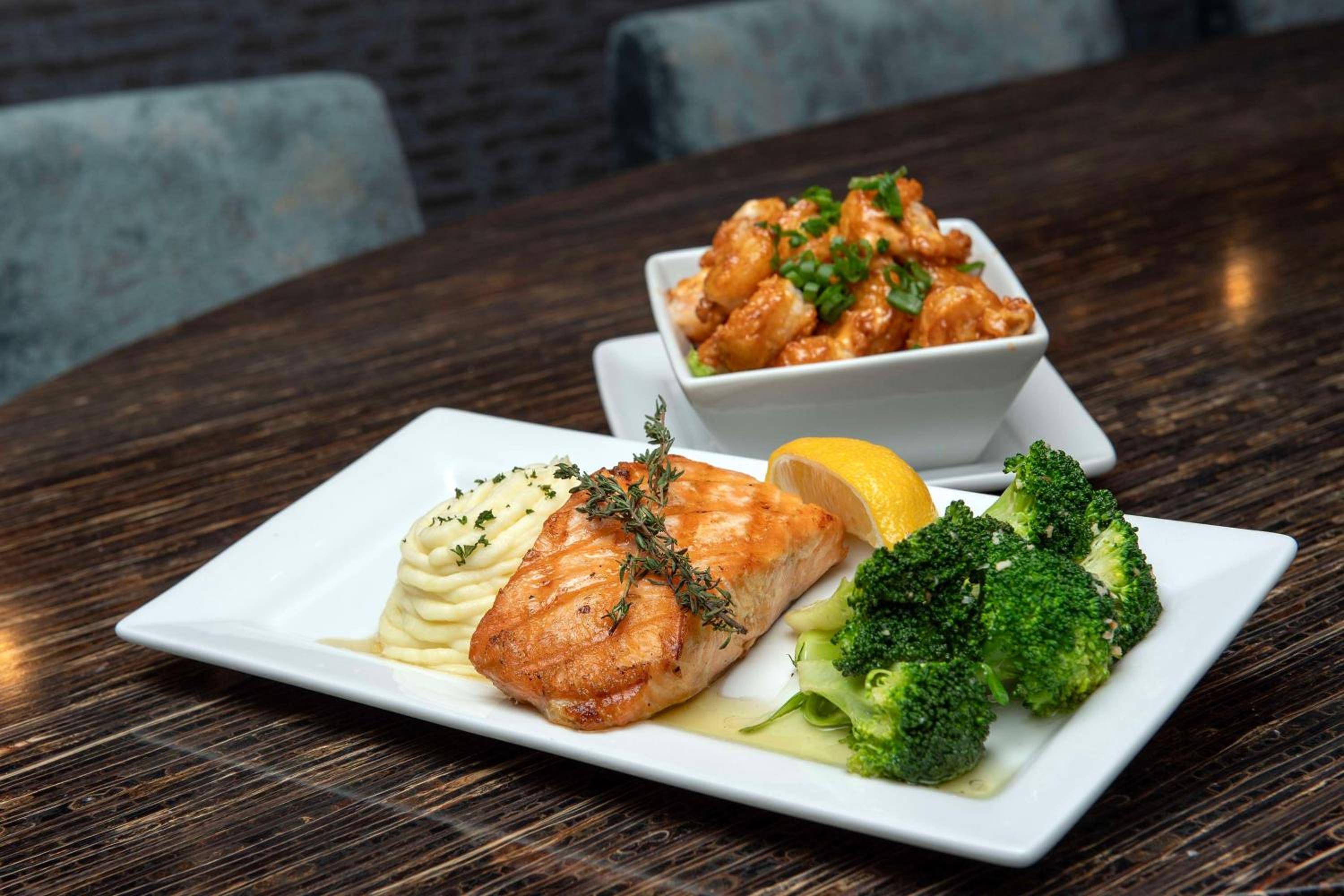 Springfield Vacations - Embassy Suites Springfield - Property Image 15