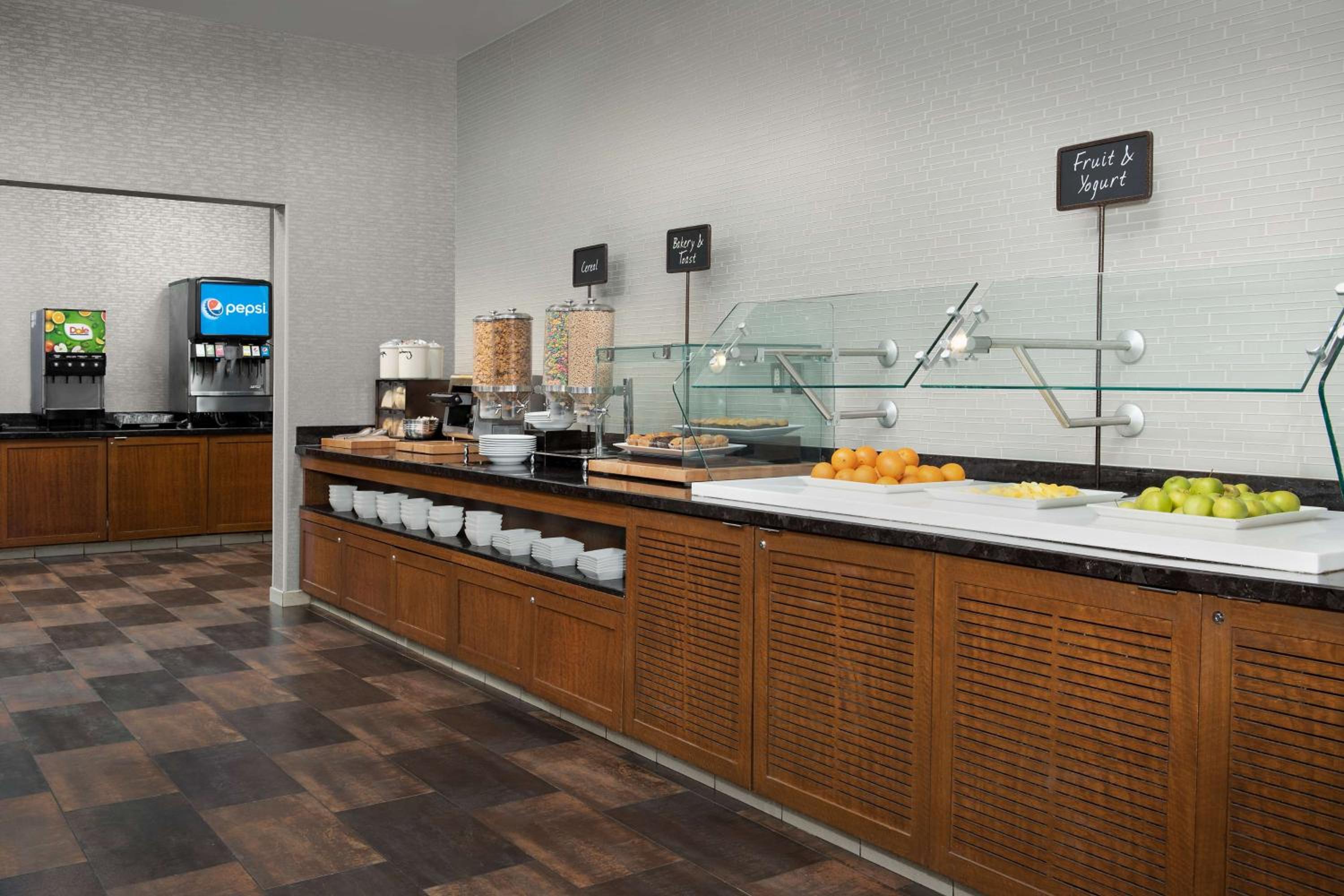 Springfield Vacations - Embassy Suites Springfield - Property Image 11