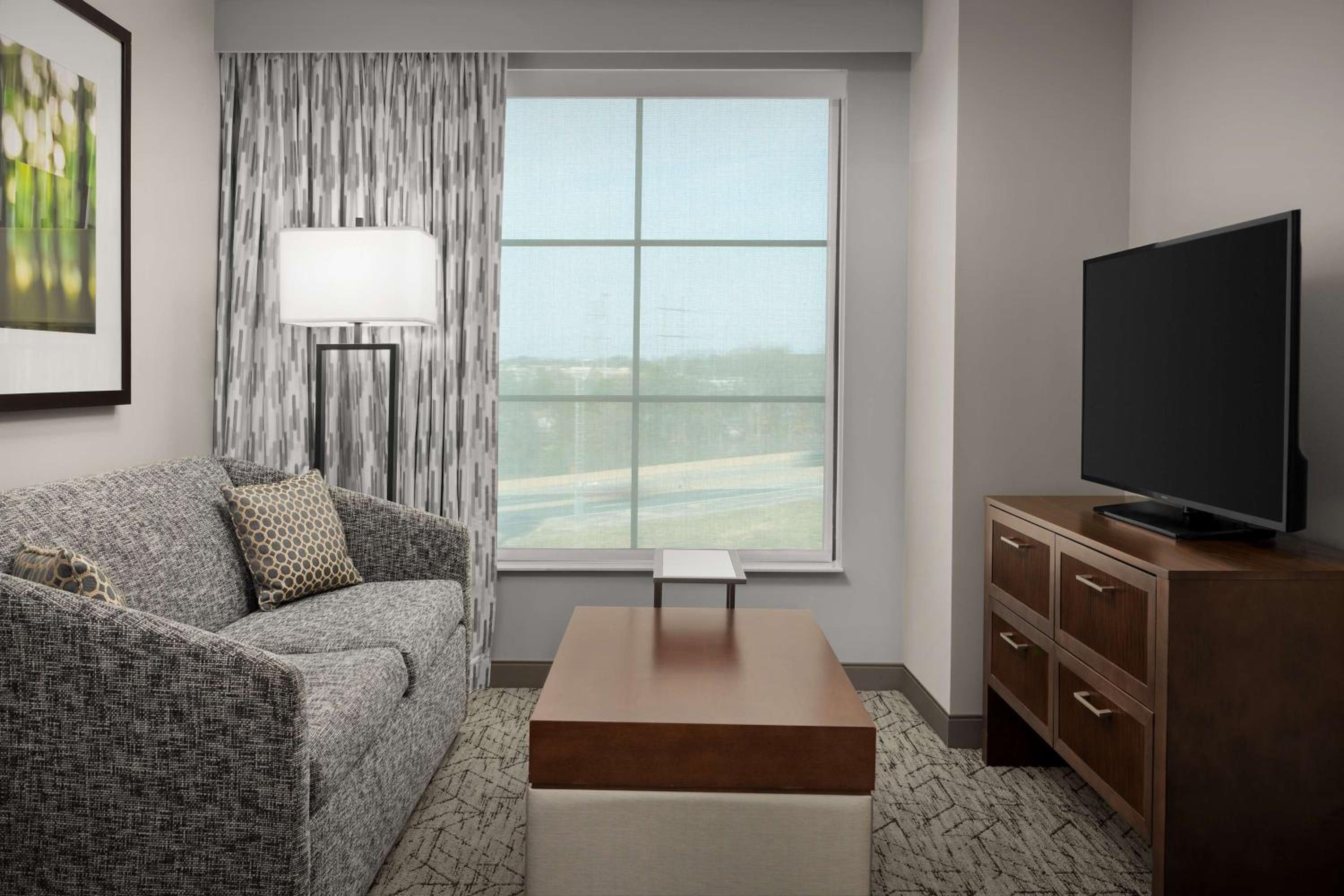 Springfield Vacations - Embassy Suites Springfield - Property Image 7