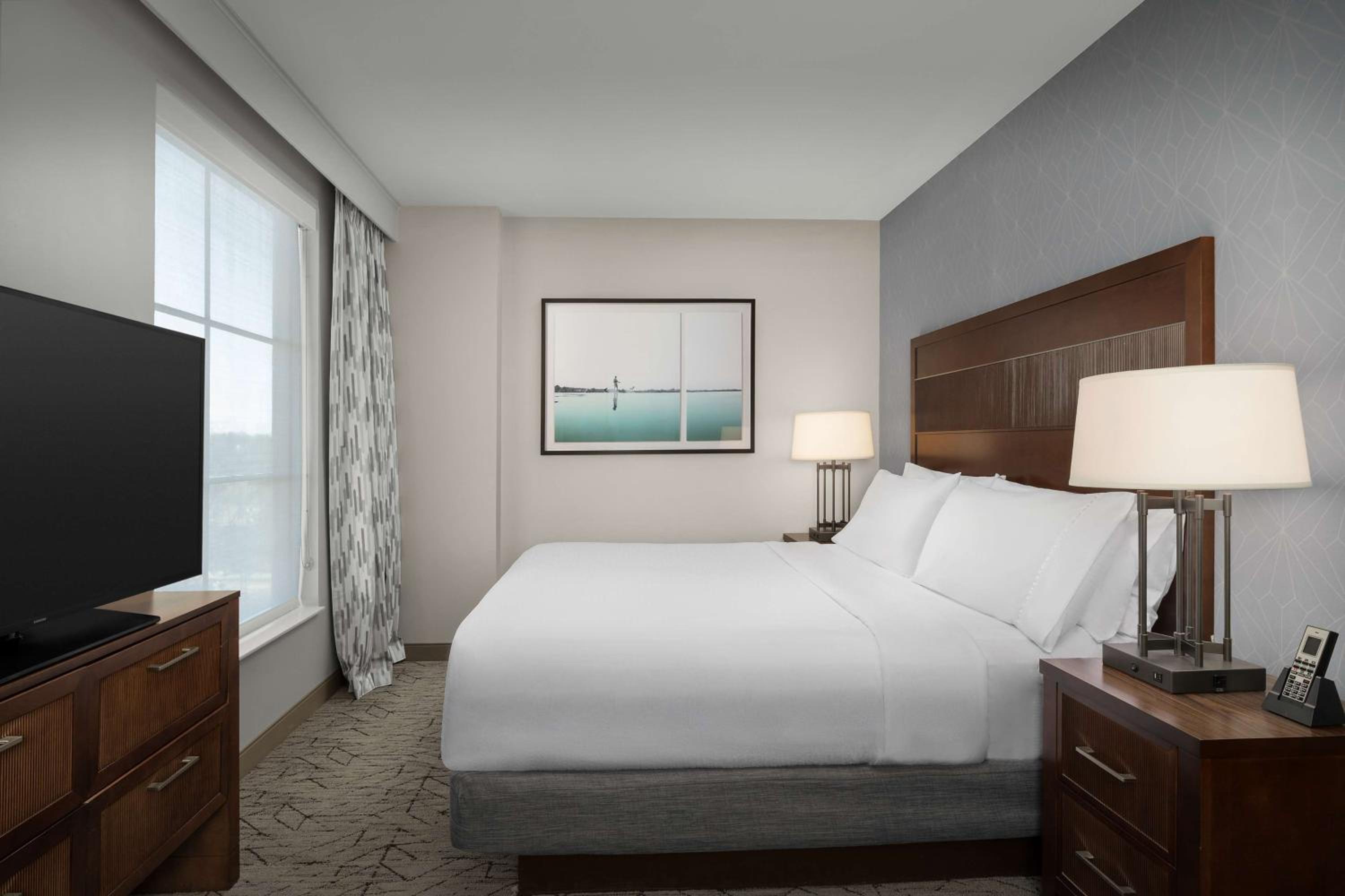 Springfield Vacations - Embassy Suites Springfield - Property Image 6