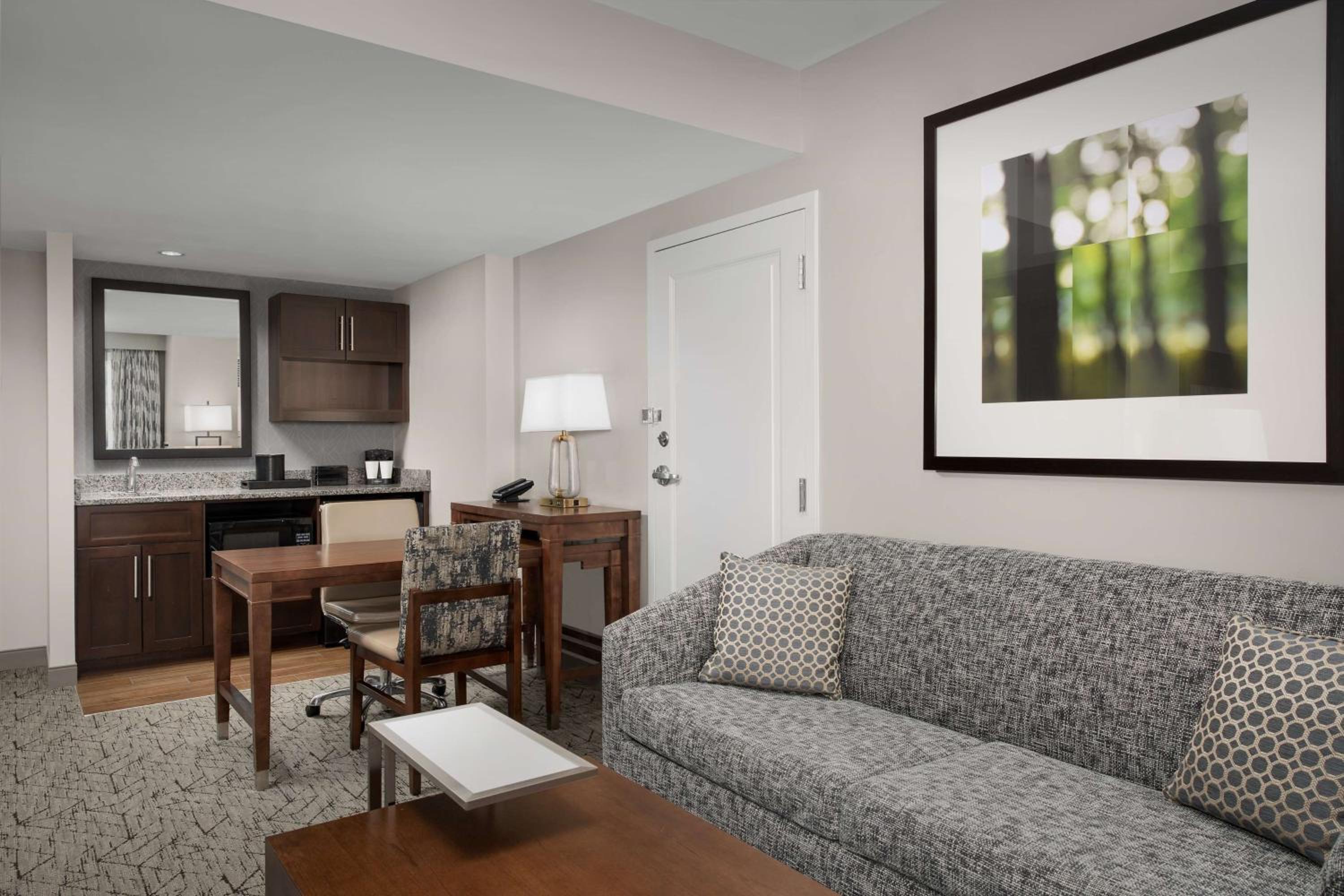 Springfield Vacations - Embassy Suites Springfield - Property Image 5