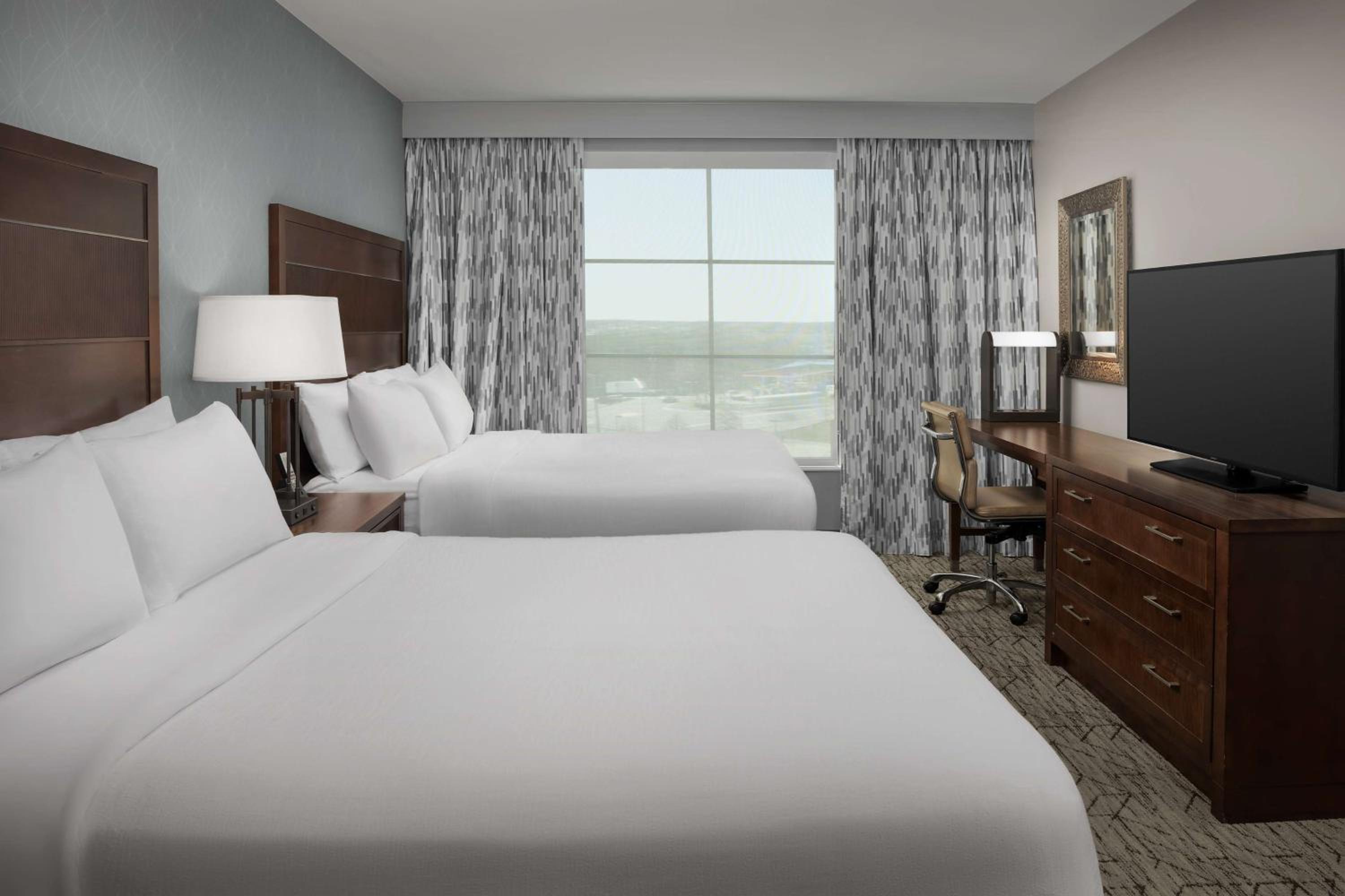 DC Suburbs Vacations - Embassy Suites Springfield - Property Image 3