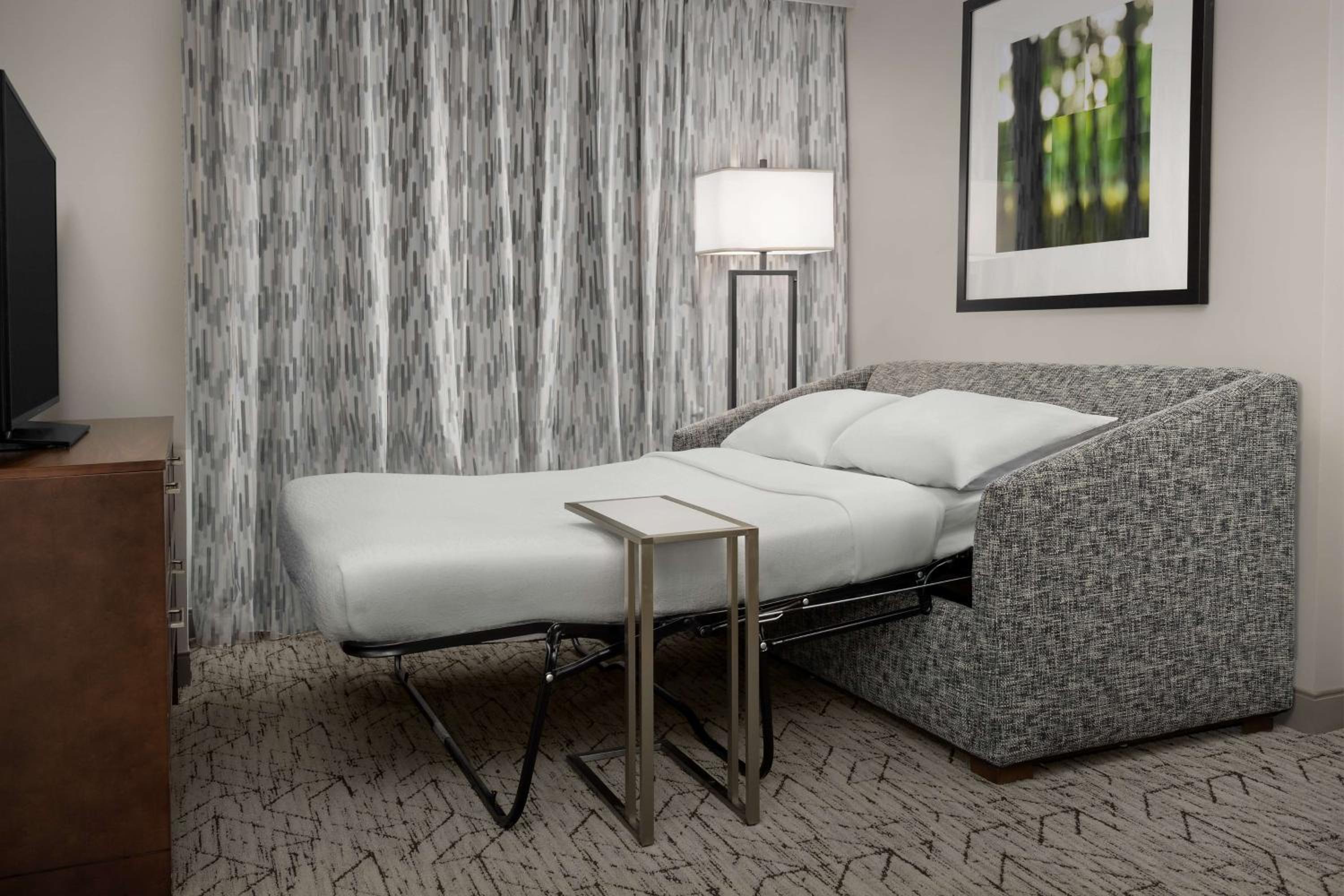 Springfield Vacations - Embassy Suites Springfield - Property Image 59