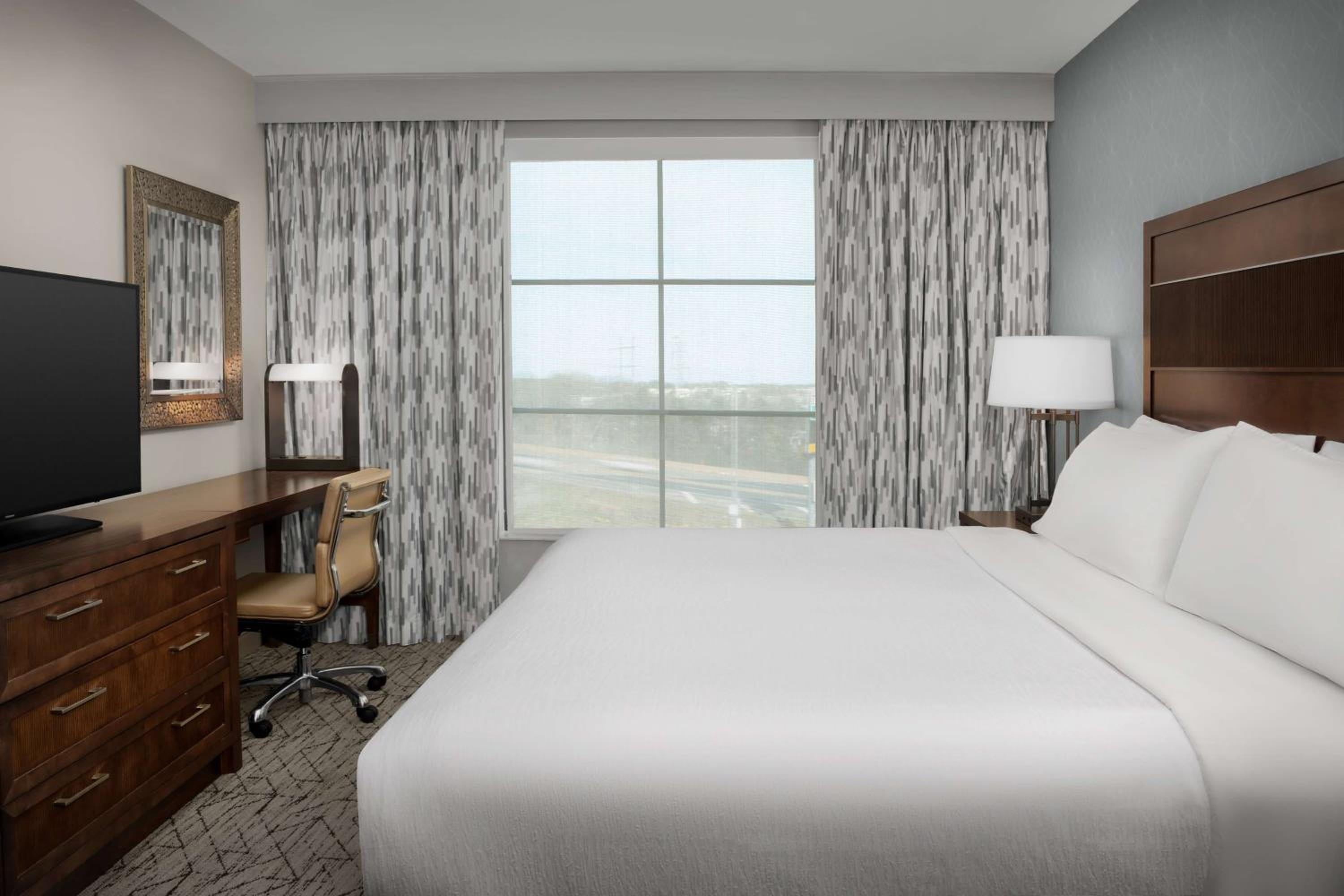 Springfield Vacations - Embassy Suites Springfield - Property Image 57