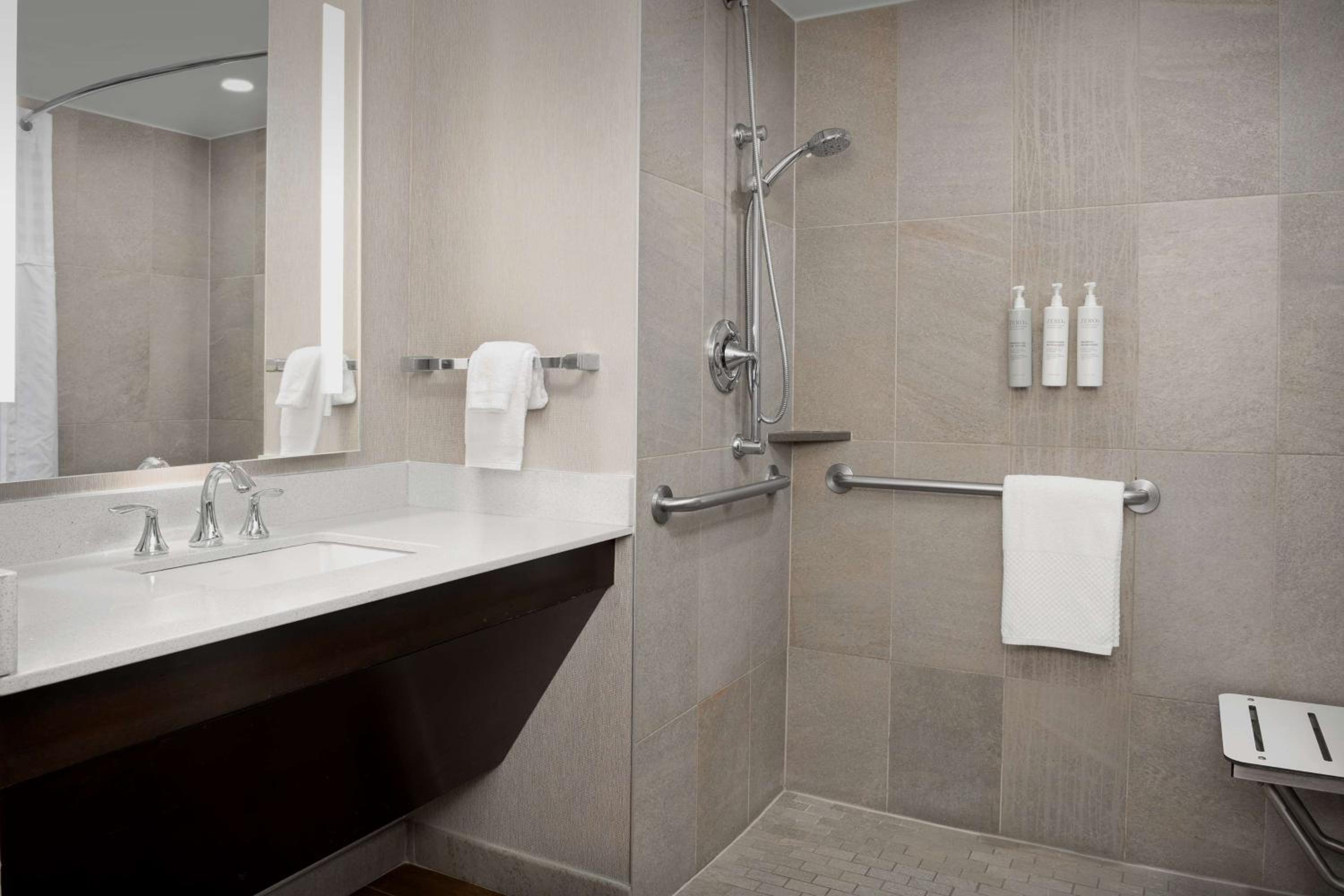 Springfield Vacations - Embassy Suites Springfield - Property Image 44