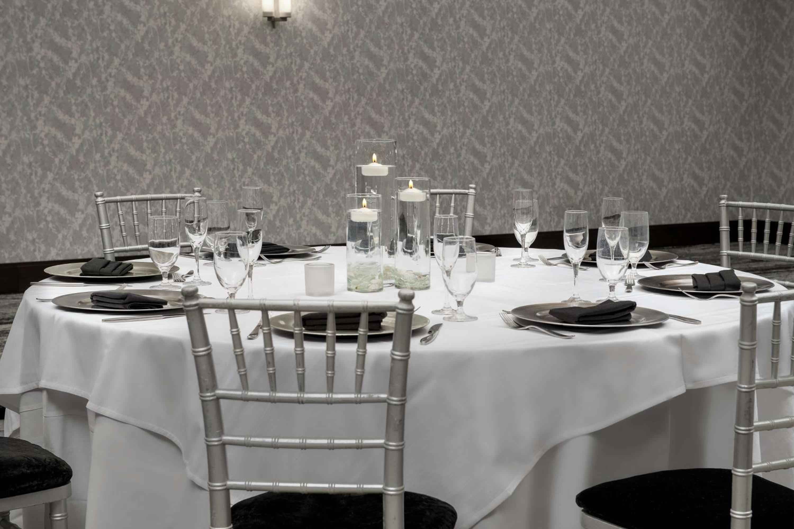 Springfield Vacations - Embassy Suites Springfield - Property Image 47