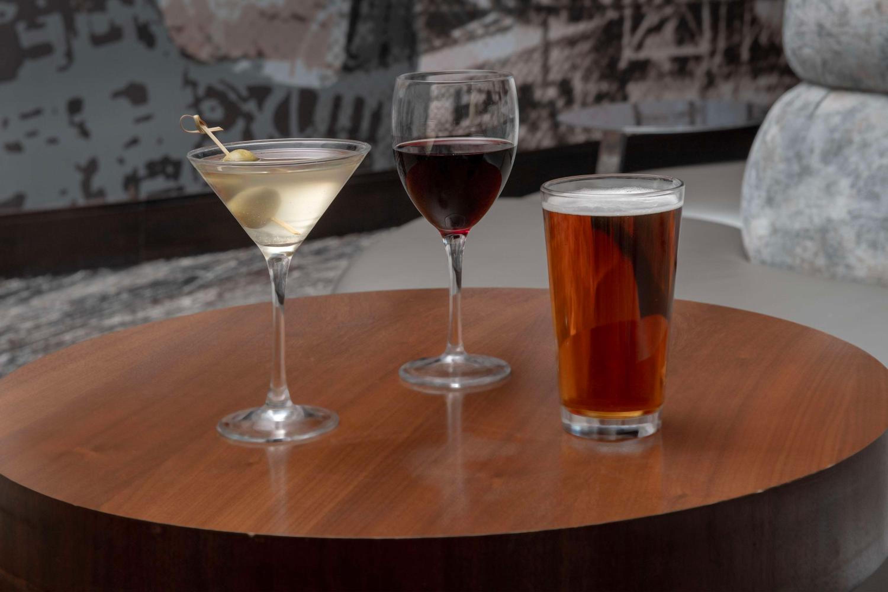 Springfield Vacations - Embassy Suites Springfield - Property Image 84