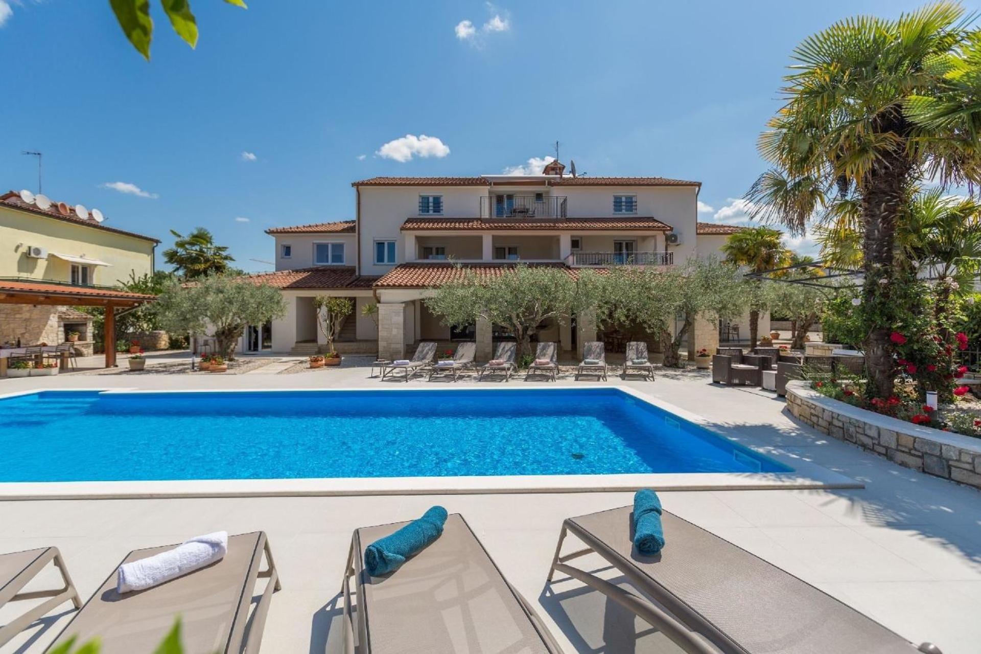 Ferienwohnung Paradiso 2 mit Pool , Garten, Liegen view 4