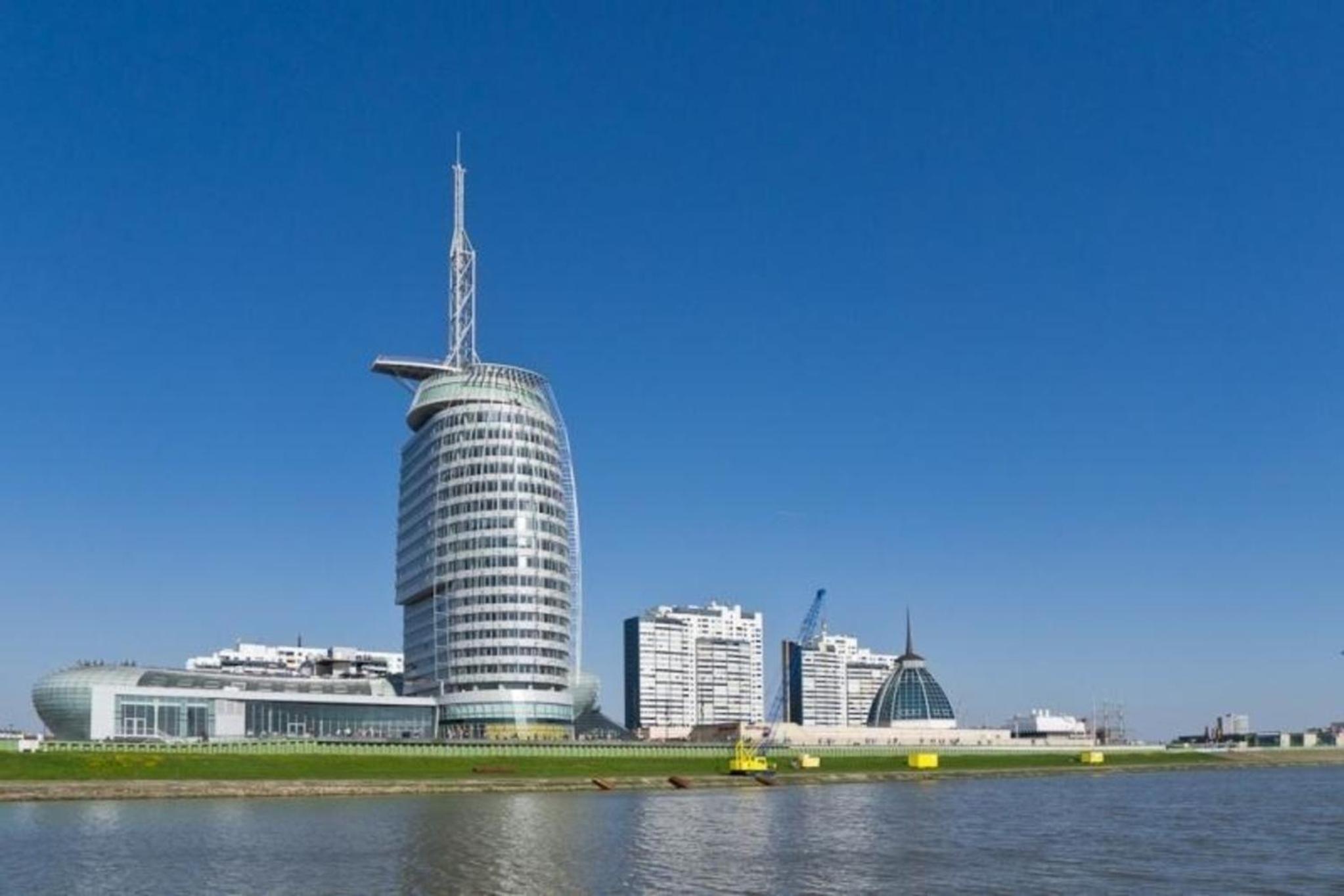 Zentrale Wohnung mit Klavier, Kunst und Design