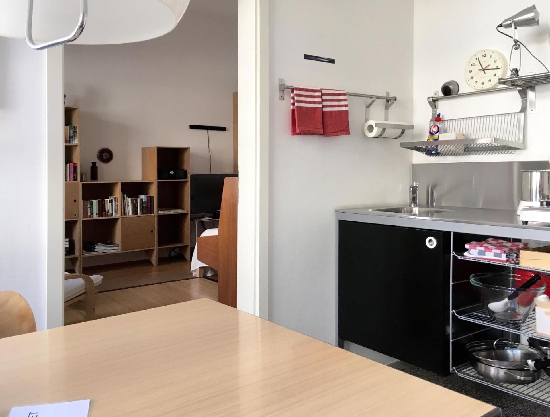 Zentrale Wohnung mit Klavier, Kunst und Design