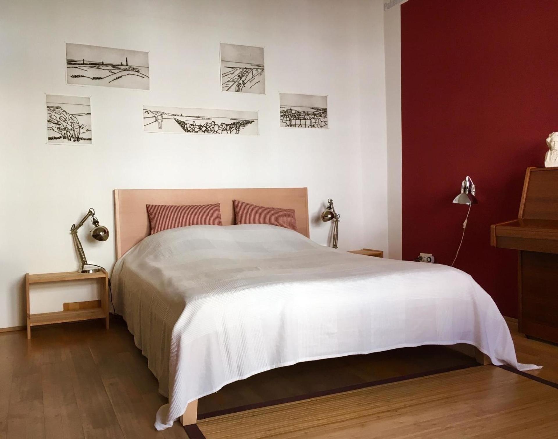 Zentrale Wohnung mit Klavier, Kunst und Design