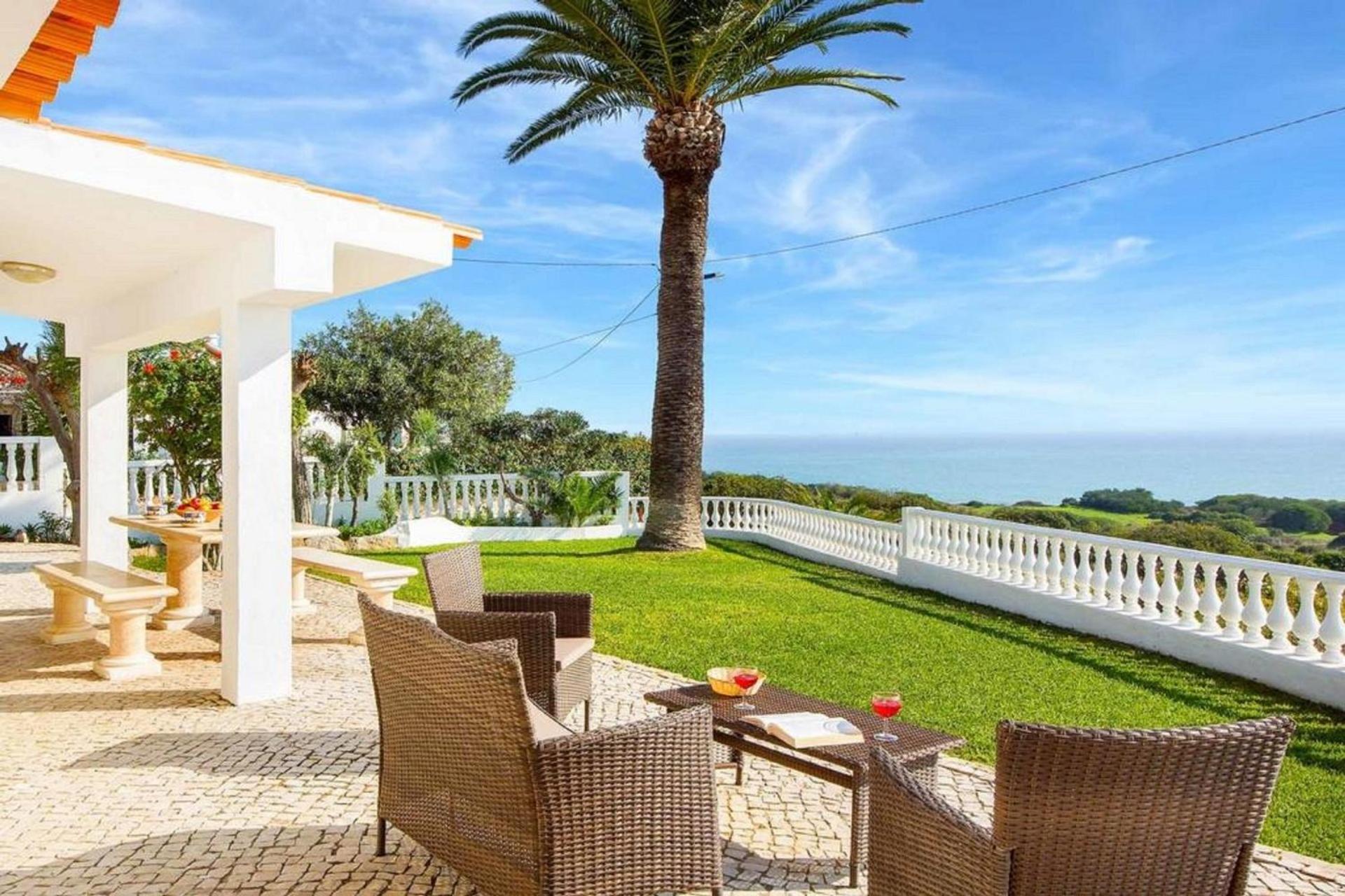Villa Brigida in Albufeira mit Pool und Meerblick