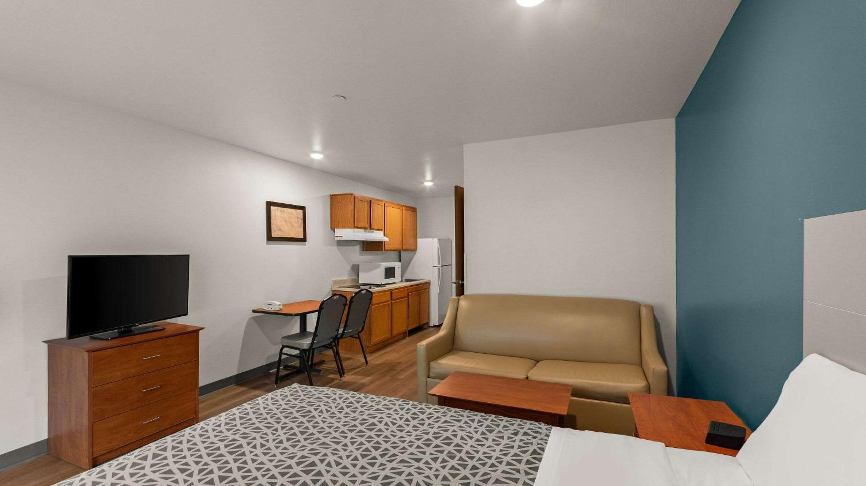WoodSpring Suites Evansville