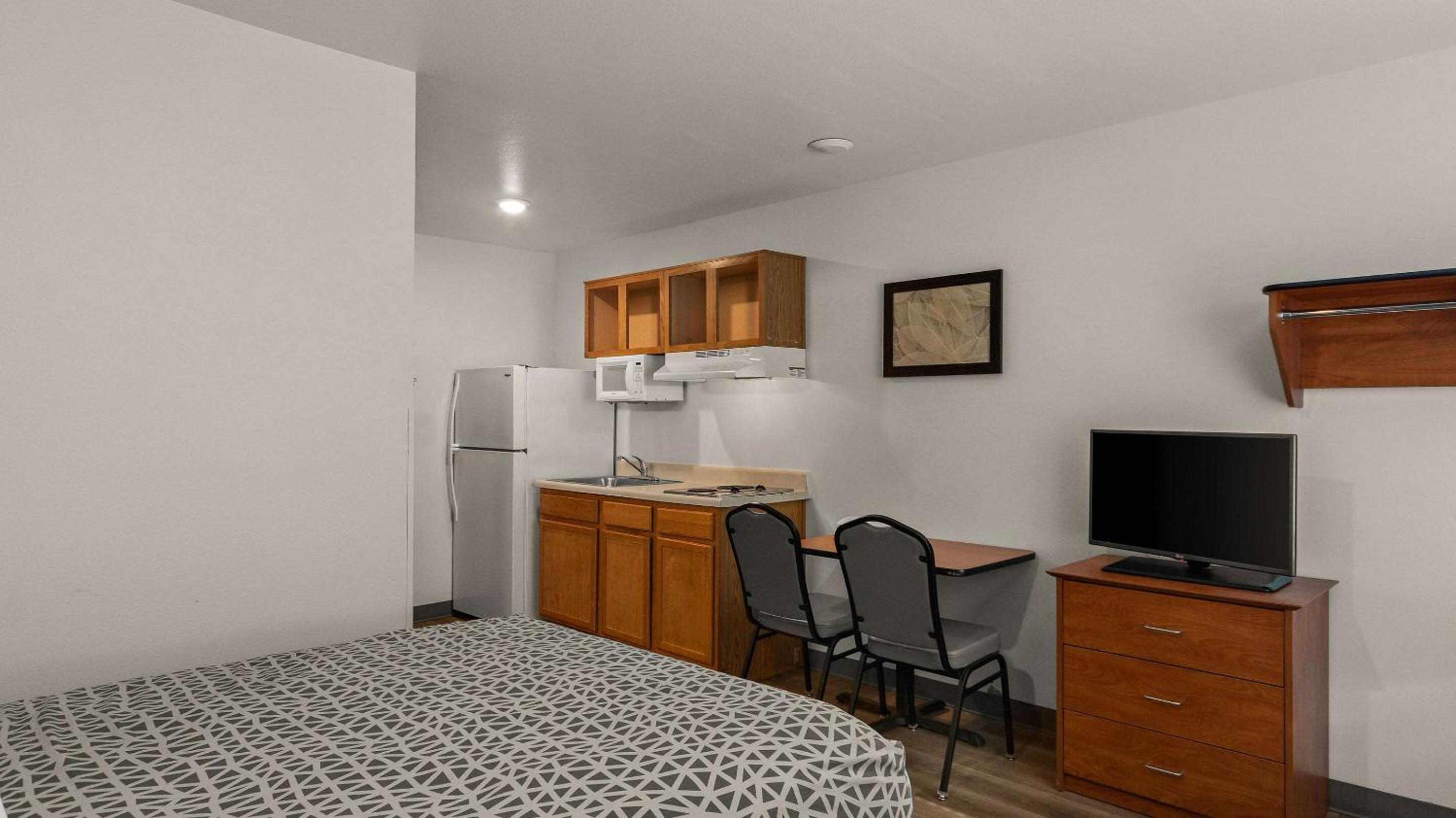 WoodSpring Suites Evansville