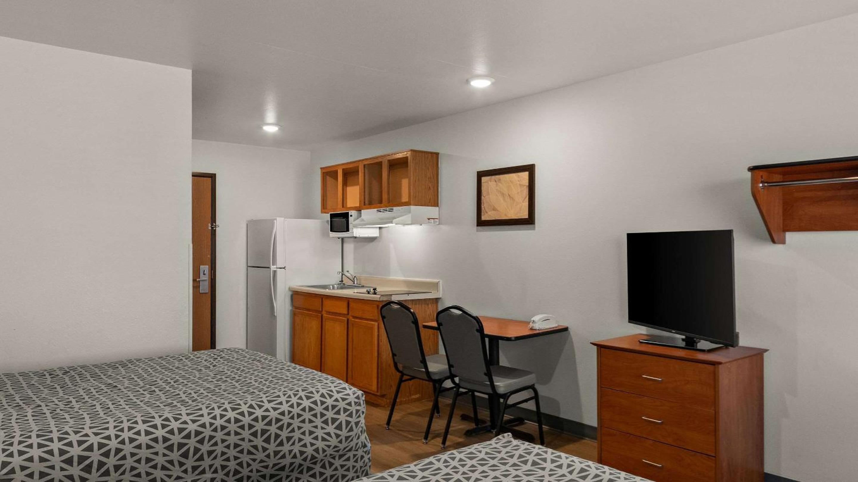 WoodSpring Suites Evansville