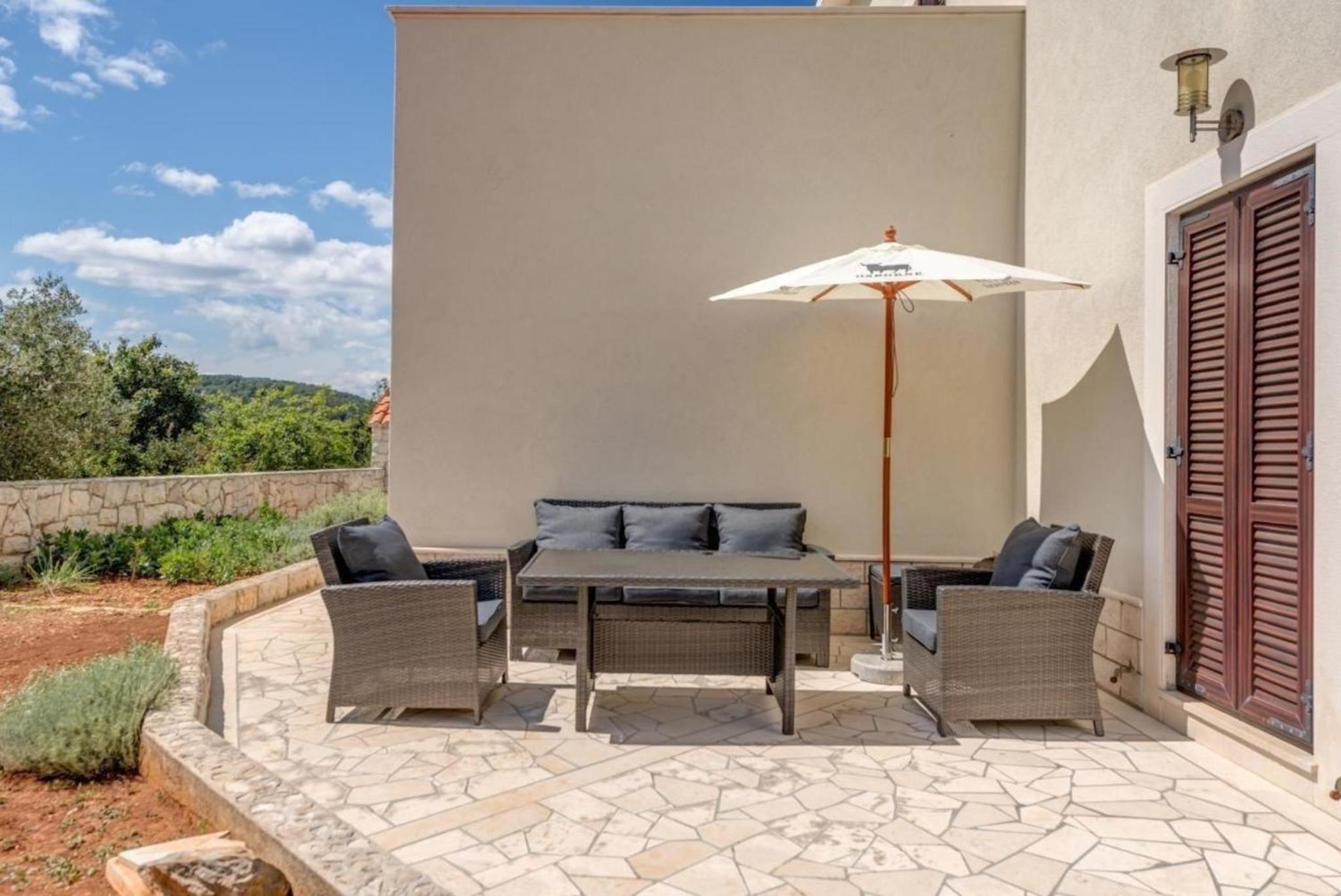 Tolle Wohnung in Okrug Donji mit Großer Terrasse view 5