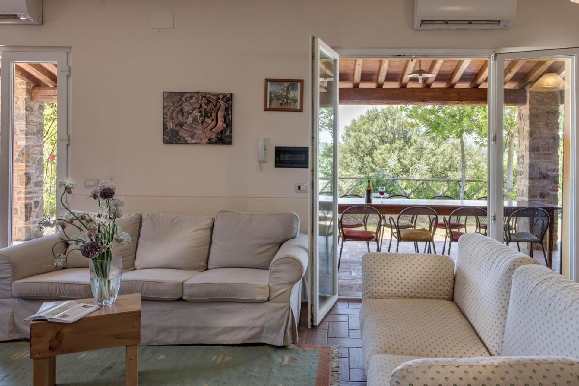 Villa in Lucignano mit Klimaanlage, Pool, Garten, grosse überdachte Terrasse view 4