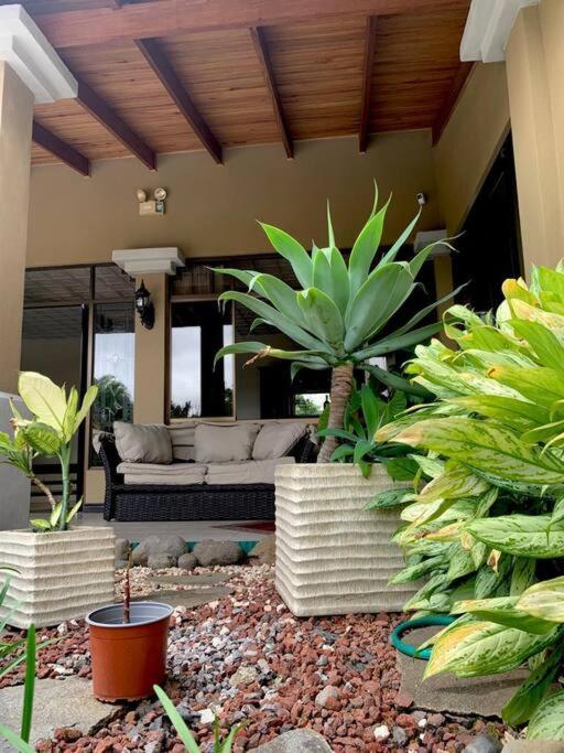 Luxury House near to Juan Sant. Airport, Alajuela.