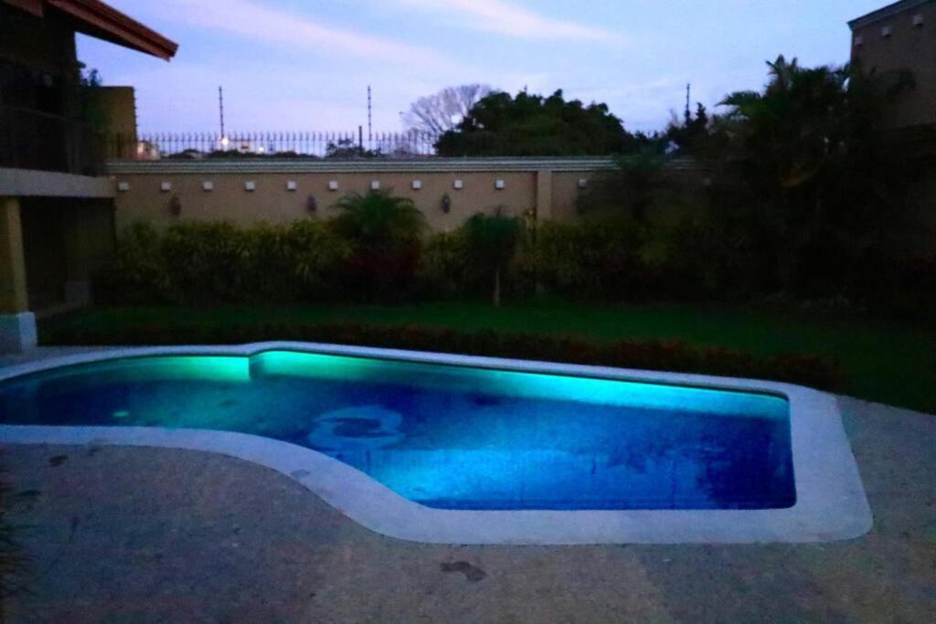 Luxury House near to Juan Sant. Airport, Alajuela.